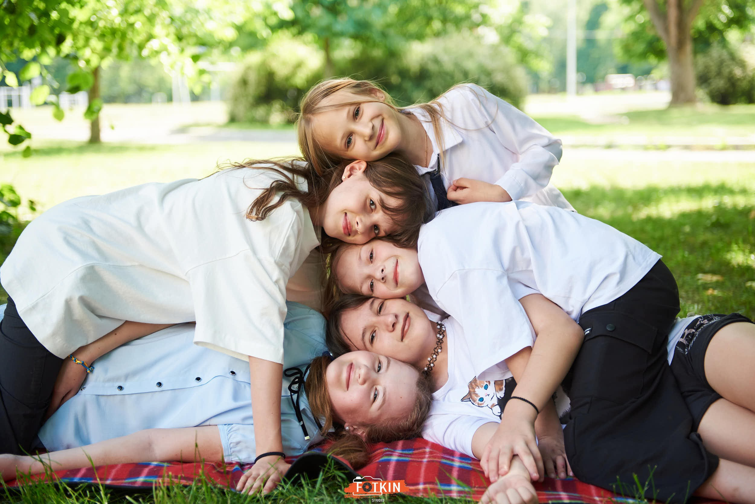 Випускні альбоми для 1- 4 класу у Дніпрі та області. Випускні альбоми фотокниги Київ та Дніпро