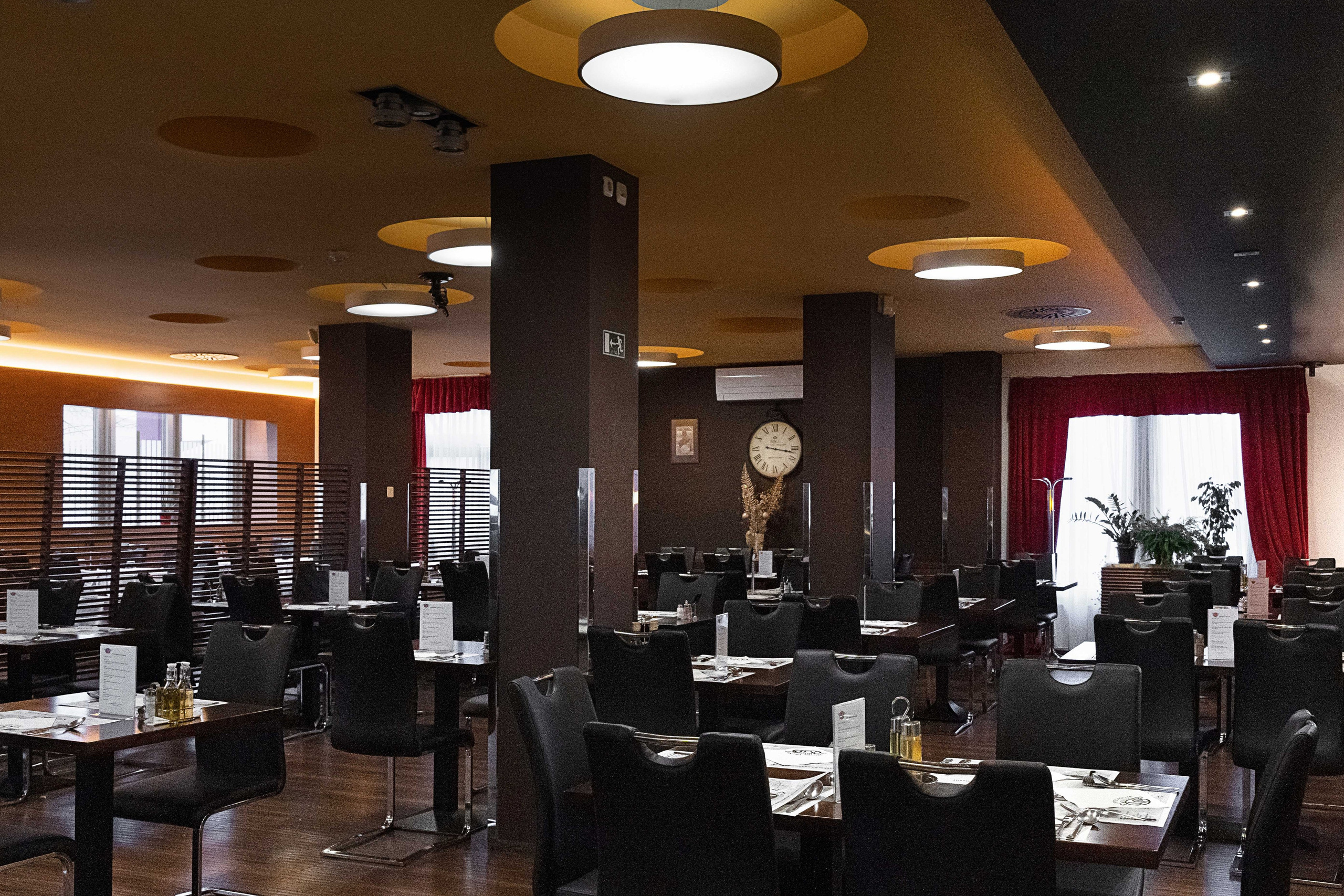 Fotografiranje Interierja. Fotografinja in videografinja Mariia Bortiakova iz Slovenije: fotografiranje dogodkov, portretov in snemanje videov po vsej Sloveniji