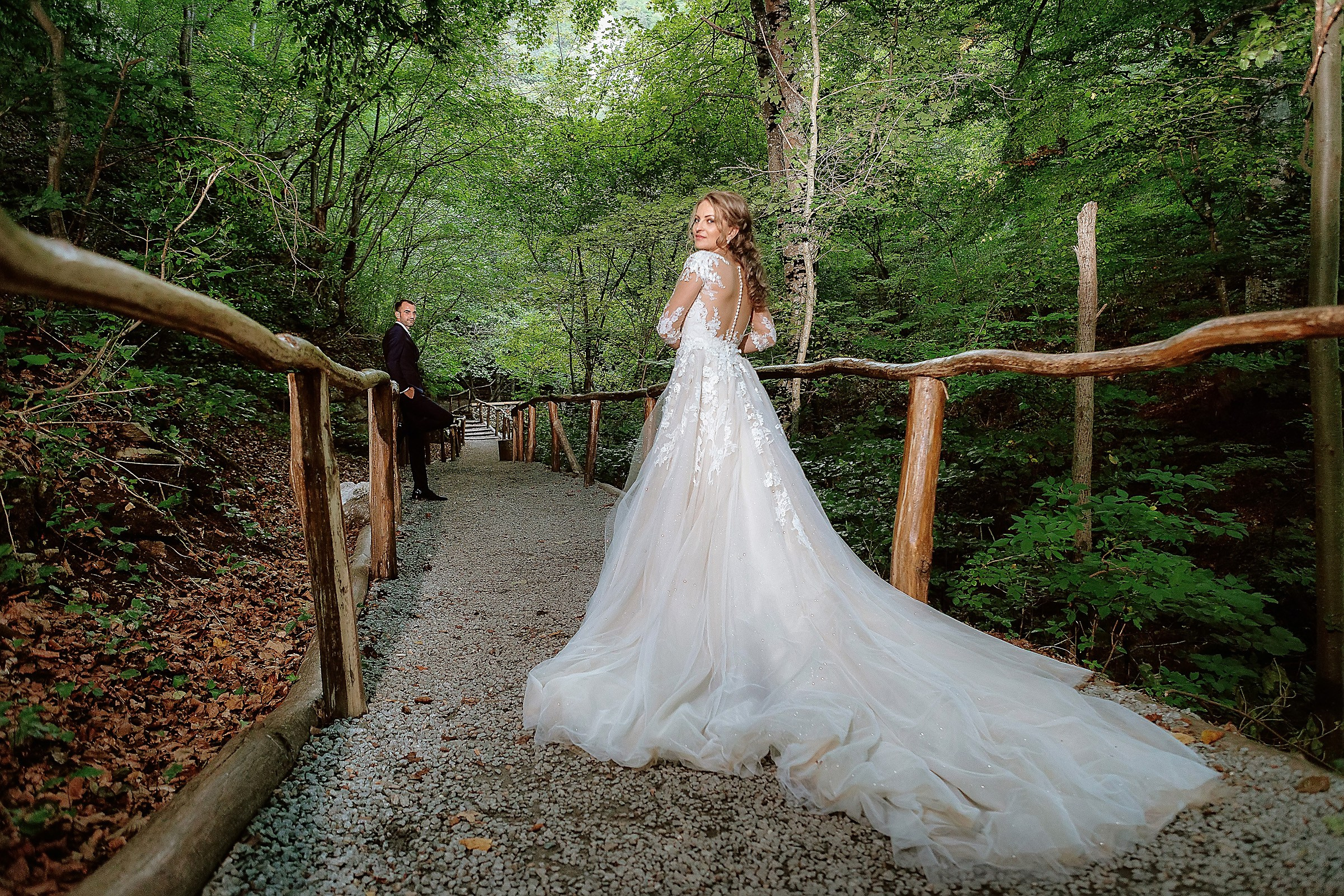 Sedință Trash the Dress Delia & Daniel, Cascada Bigar. Fotograf Nunta Craiova
