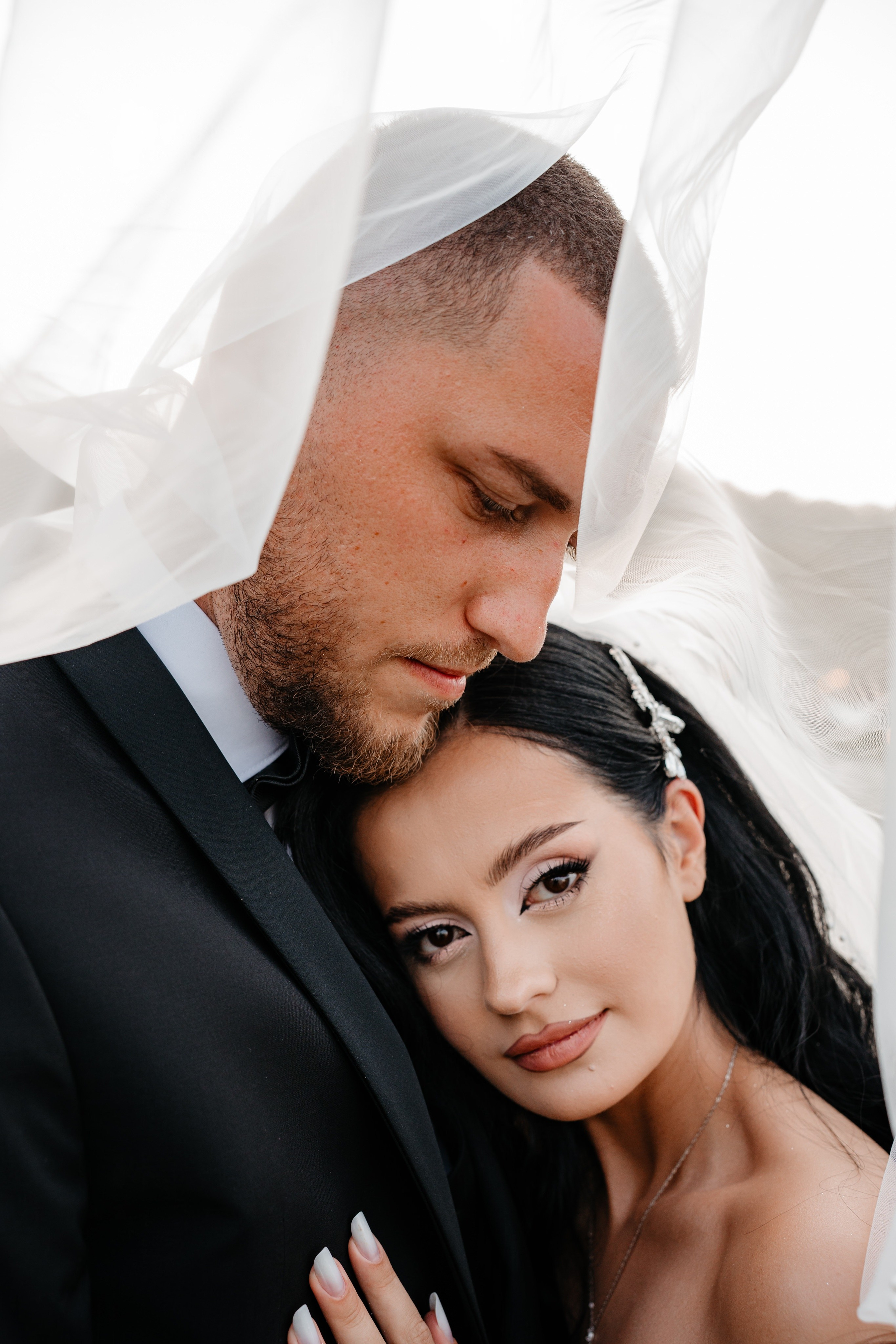 Catalina & Remus. Raw Studio. Fotograful tau de nunta!