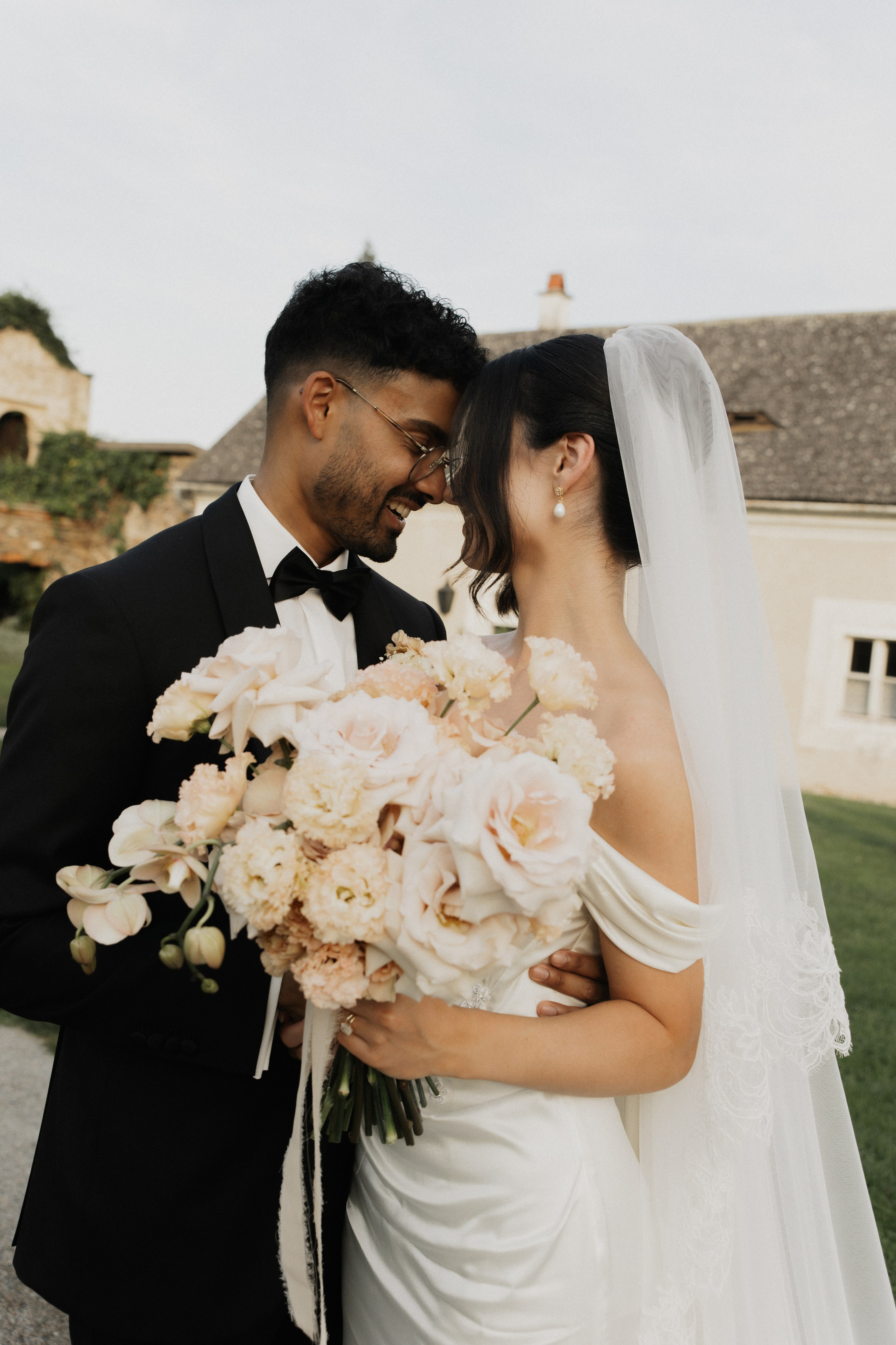 Elegant Castle Wedding in Austria | Alwin & Ruth’s Fairytale Celebration. Wedding photographer and videographer based in Timisoara, Romania