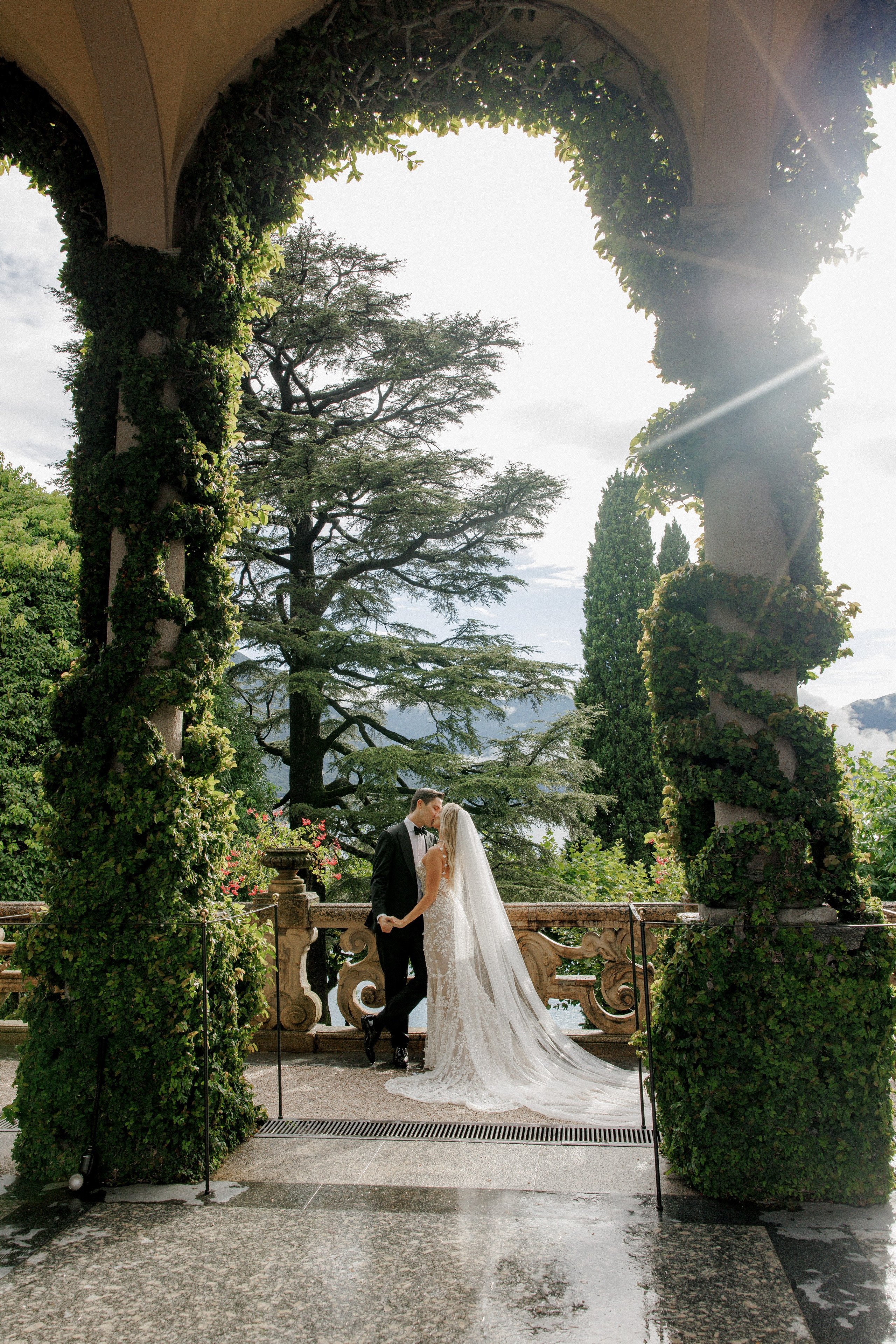 A Timeless & Chic Wedding at Villa Balbianello and Grand Hotel Tremezzo, Lake Como. Wedding and Family Photographer Switzerland and Italy. Valeria Diaz