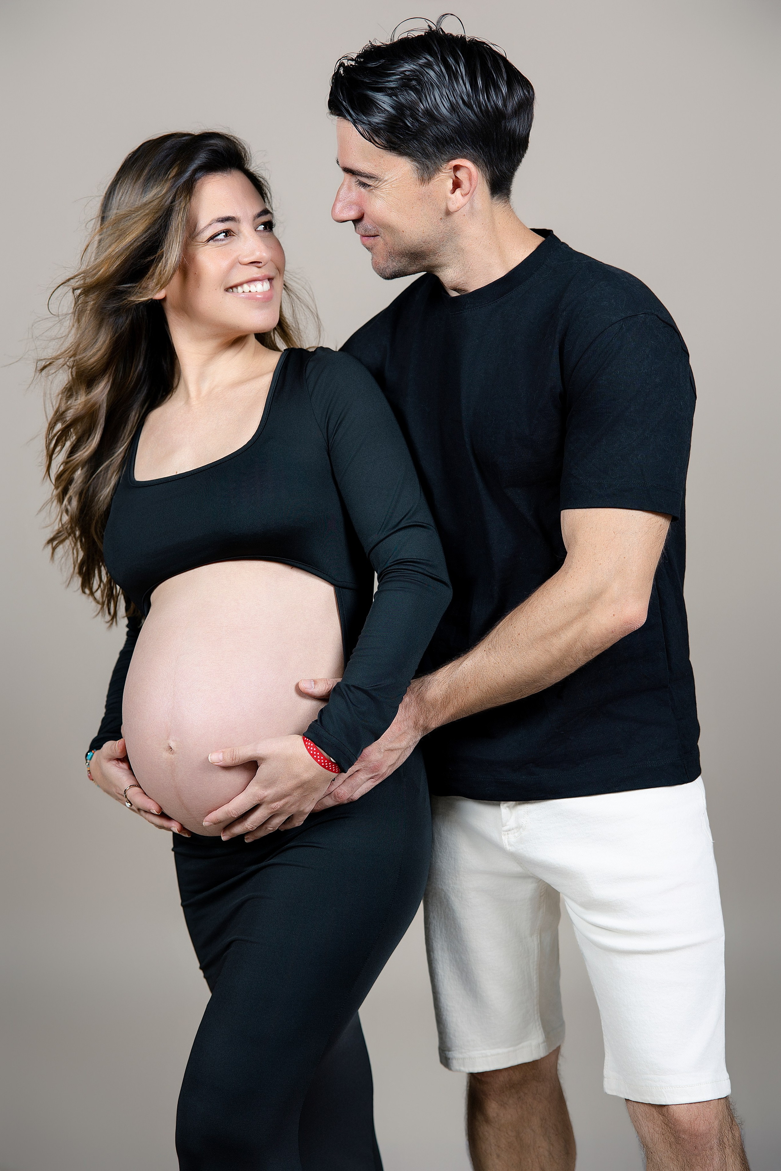 Sesiones de Fotografía de Embarazo - Newborn - Lactancia en Madrid - Rainbox. Rainbox Estudio de Fotografía