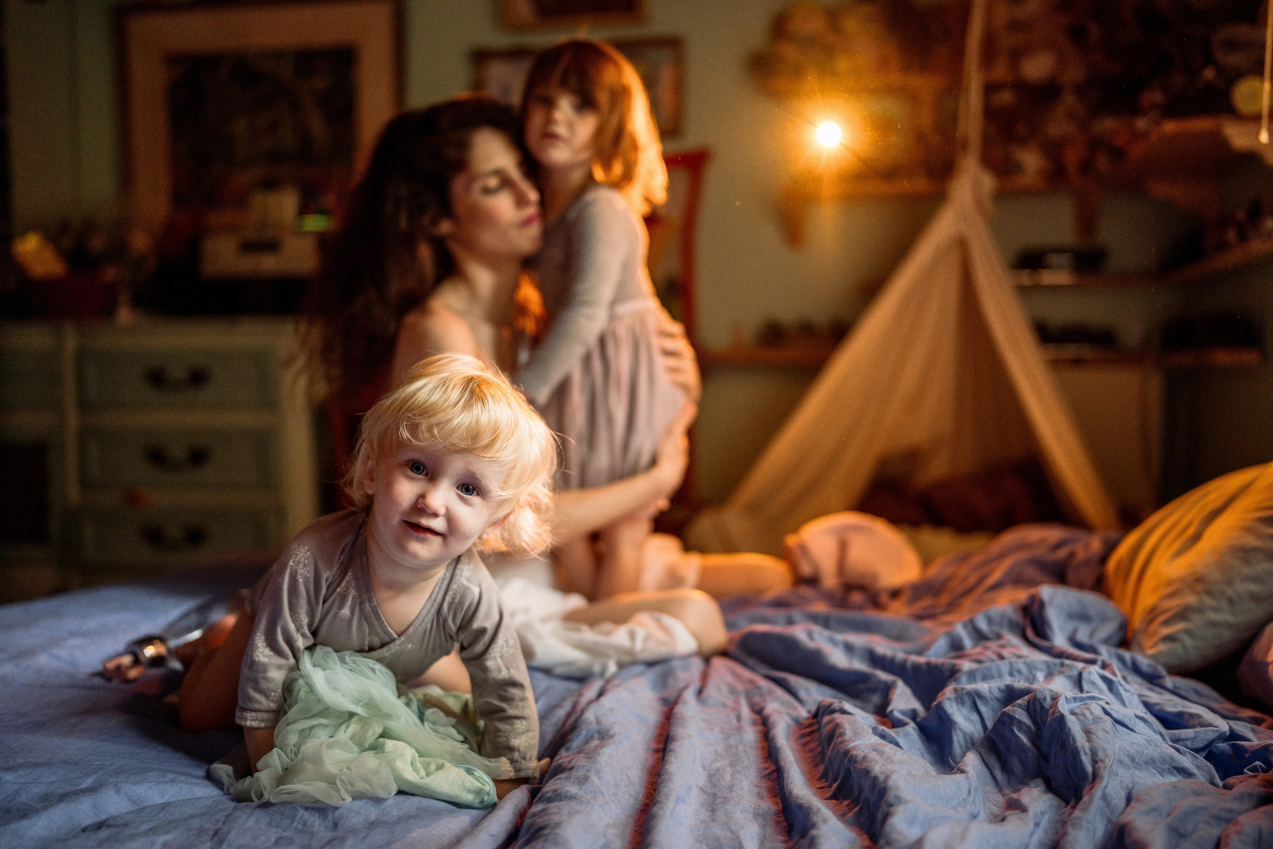 Family Photoshoot at Home in Philadelphia – Warm & Candid. Alisa Tant — Family and newborn photographer Bucks County, Montgomery county, Philadelphia, NJ