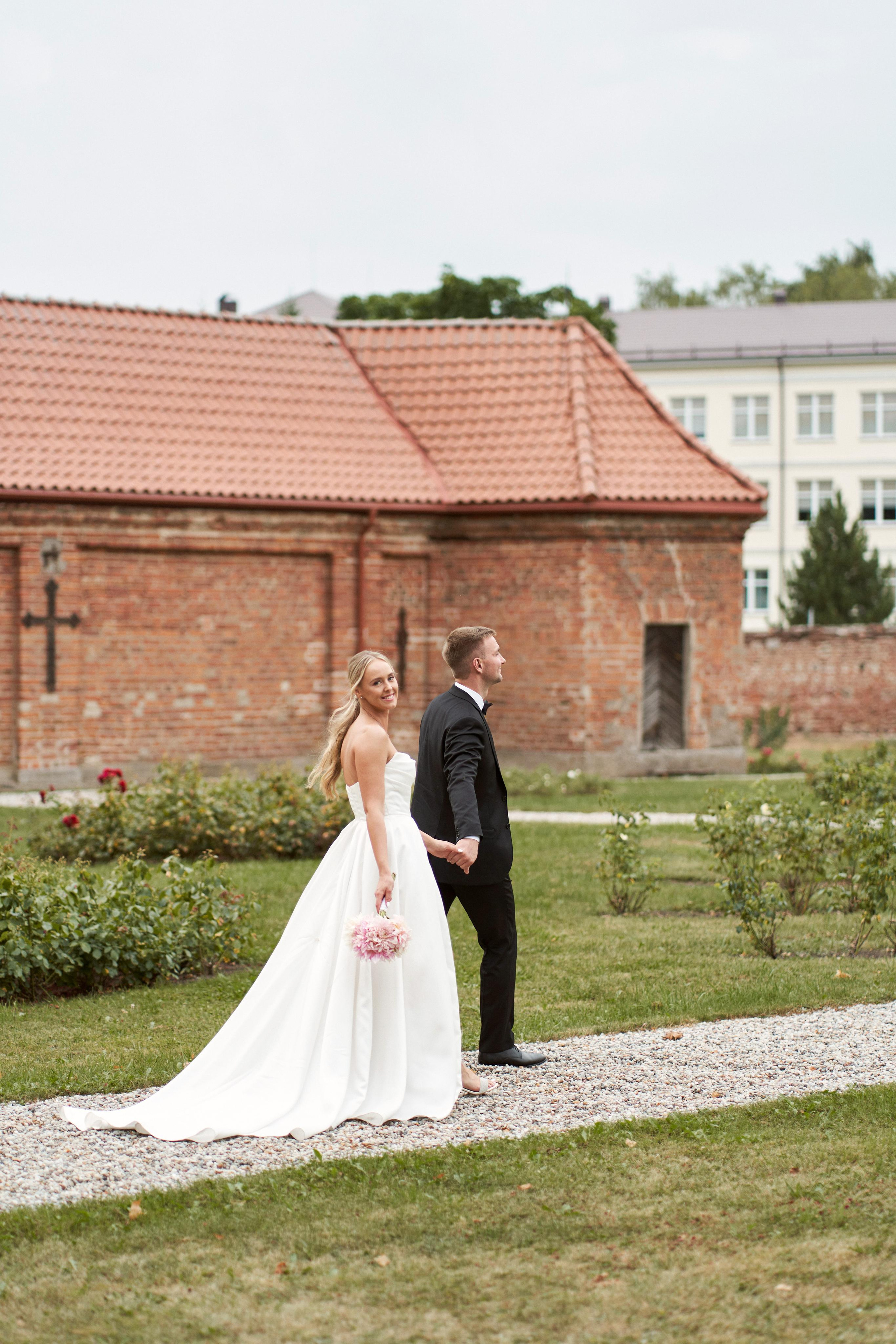Paulinos ir Domanto vestuvių fotosesijos galerija. Misevic Wedding — Jausminga ir Profesionali Vestuvių Fotografija