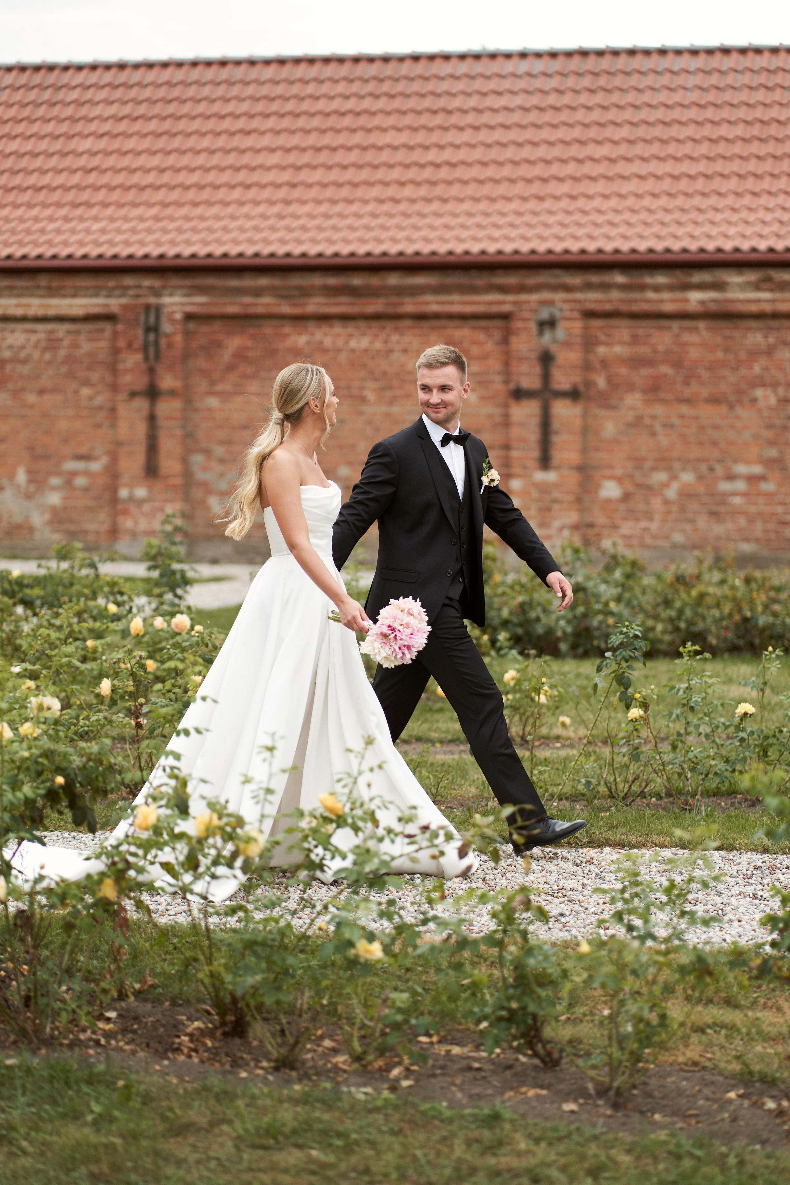 Paulinos ir Domanto vestuvių fotosesijos galerija. Misevic Wedding — Jausminga ir Profesionali Vestuvių Fotografija