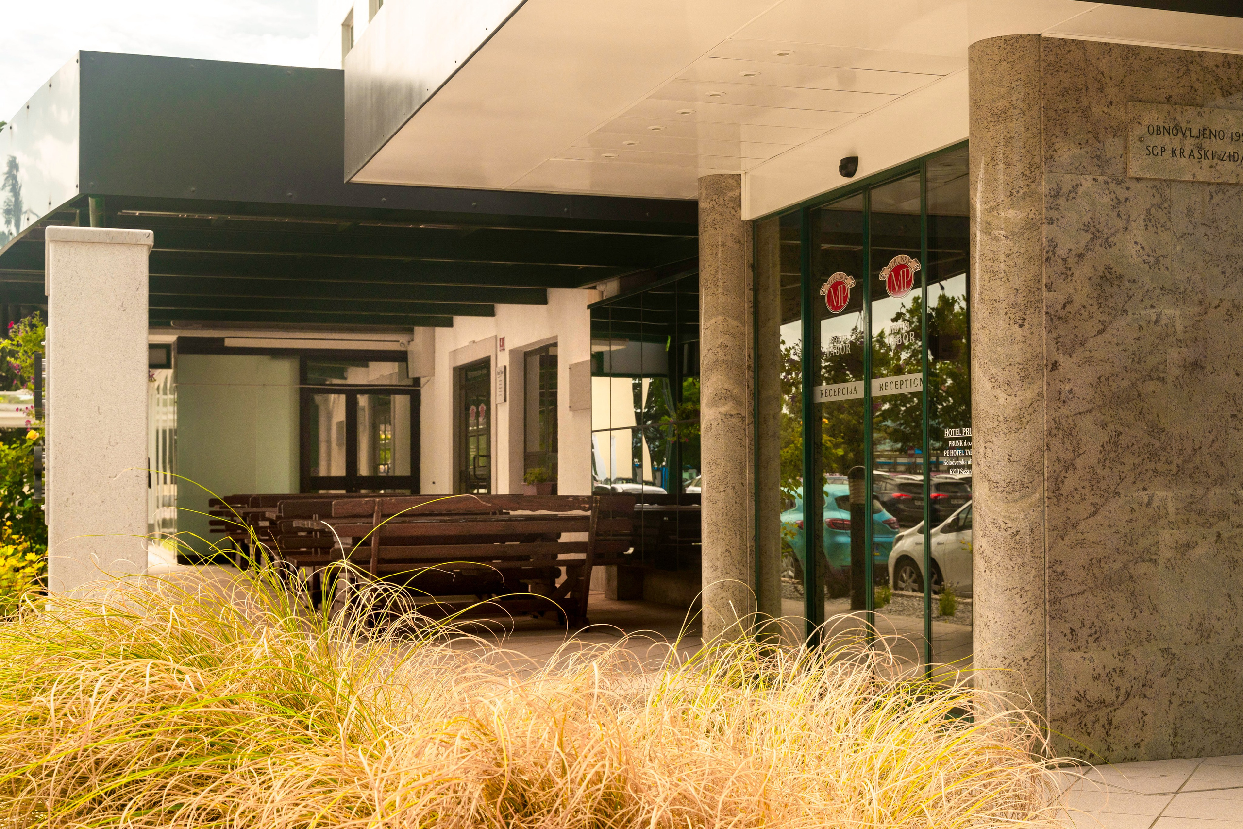 Fotografiranje Interierja. Fotografinja in videografinja Mariia Bortiakova iz Slovenije: fotografiranje dogodkov, portretov in snemanje videov po vsej Sloveniji