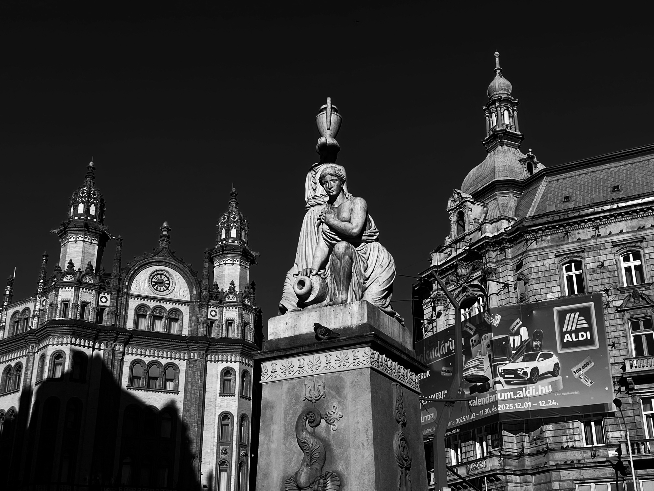 STRT JRNL by Knyazev Yura issue #3 december 2025. Photographer in Budapest — Yura Knyazev