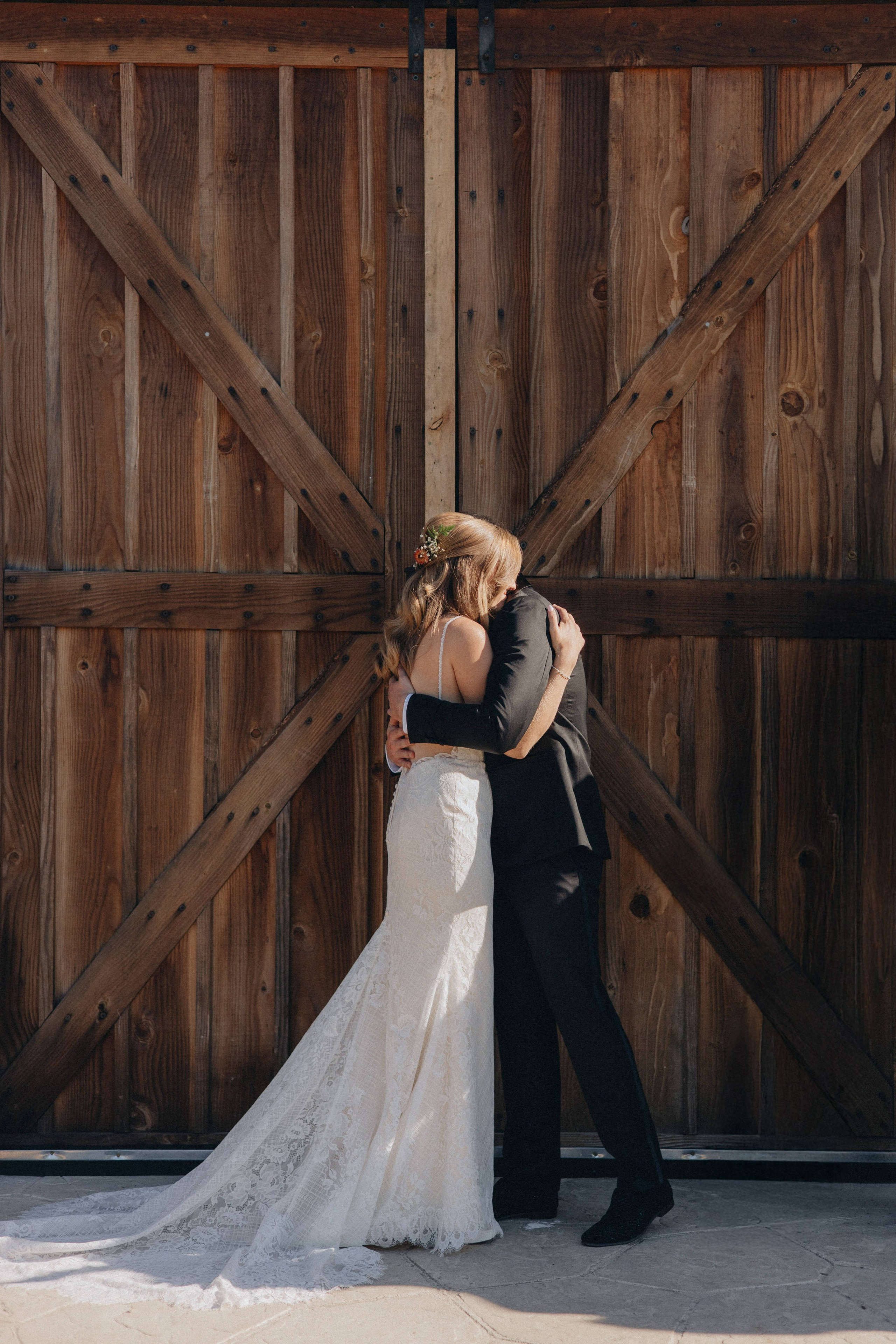Jessie and Isaac on their wedding day in Portland, Oregon – a genuine moment of joy captured by photographer Georgy Shishkin in a romantic outdoor style, reflecting the charm of Portland & Seattle wedding photography.