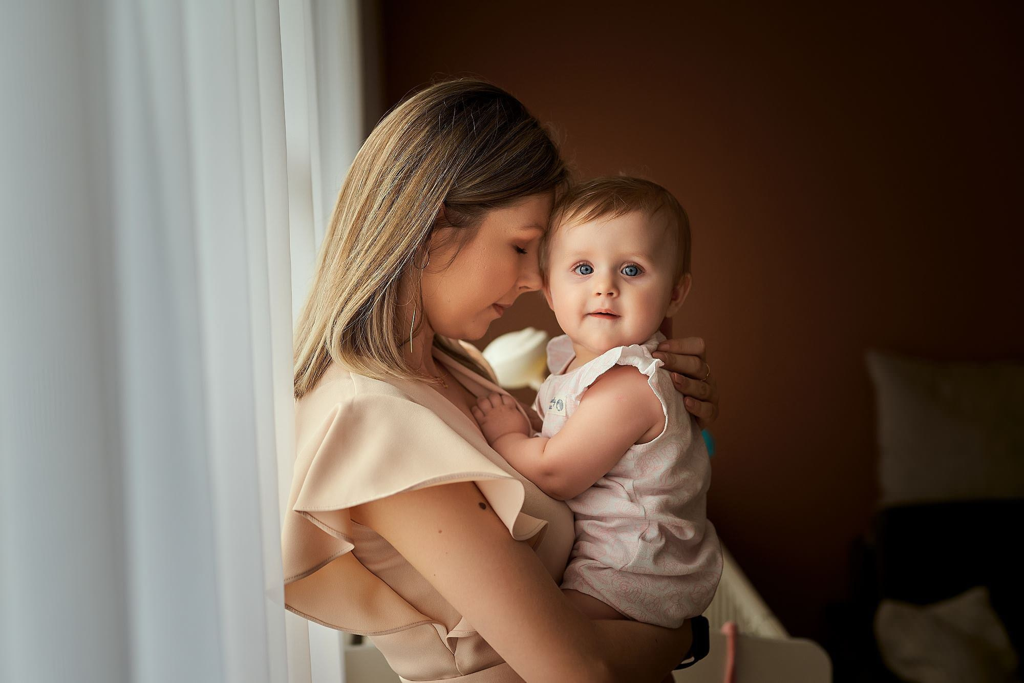 Fotograf na chrzciny Siedlce – pamiątkowe zdjęcia z ceremonii chrztu świętego. Zapisane Historie – reportaż rodzinny