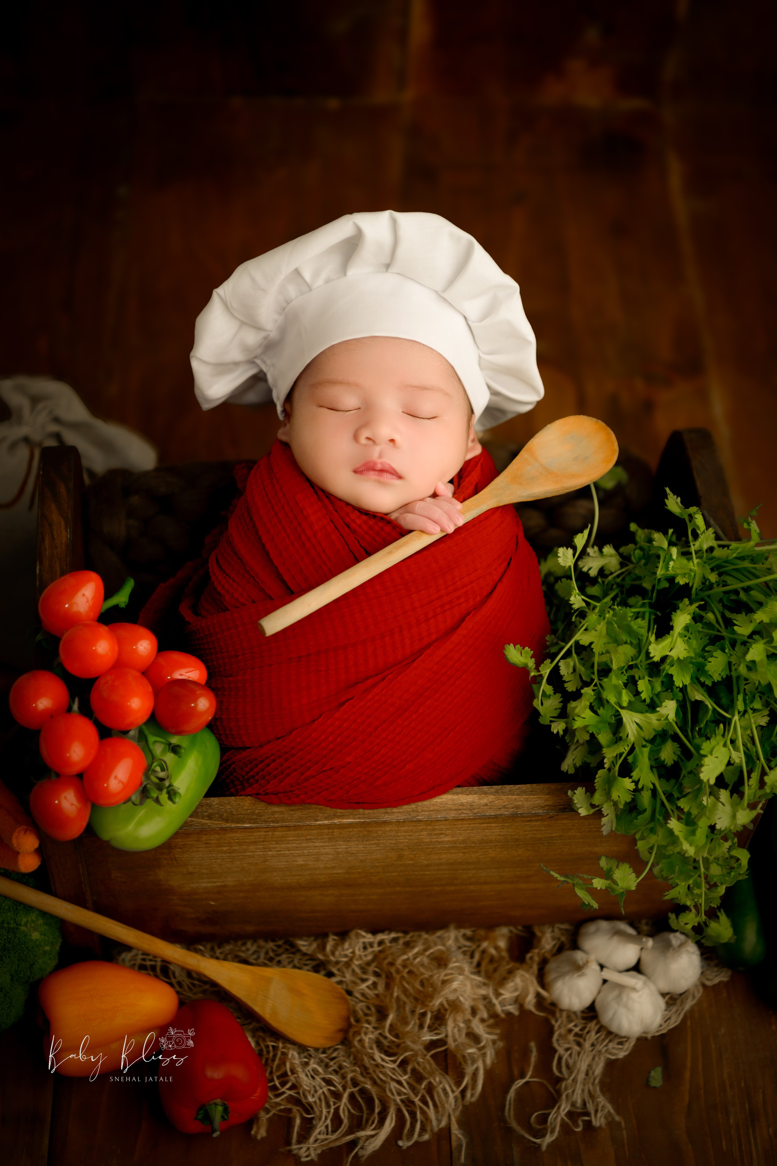 Best newborn photographer in Doha, Qatar. Best infant photoshoot in Doha, Qatar. Newborn photo session in Doha Qatar, baby, sitter, cake smash, pre-birthday, maternity, family photographer in Doha, Qatar