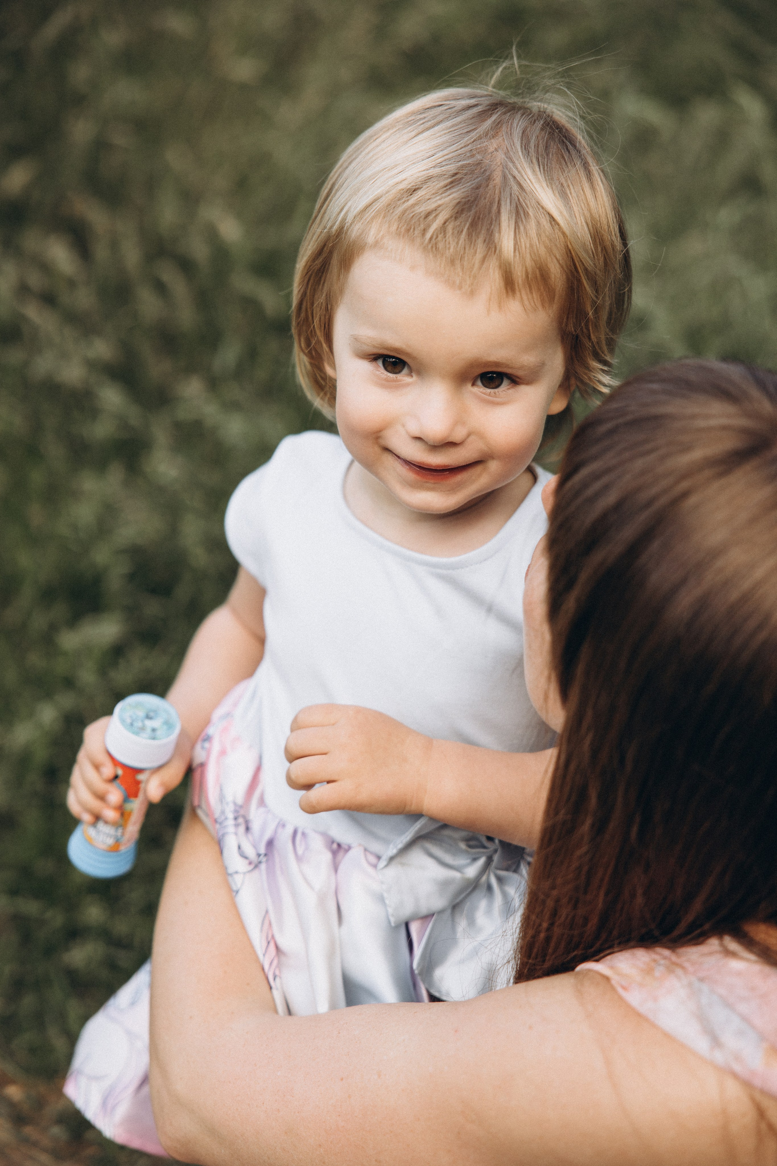 Séance photo en famille Forêt de Bouconne. Eugénie Smirnova — photographe à Toulouse et dans le sud-ouest de la France