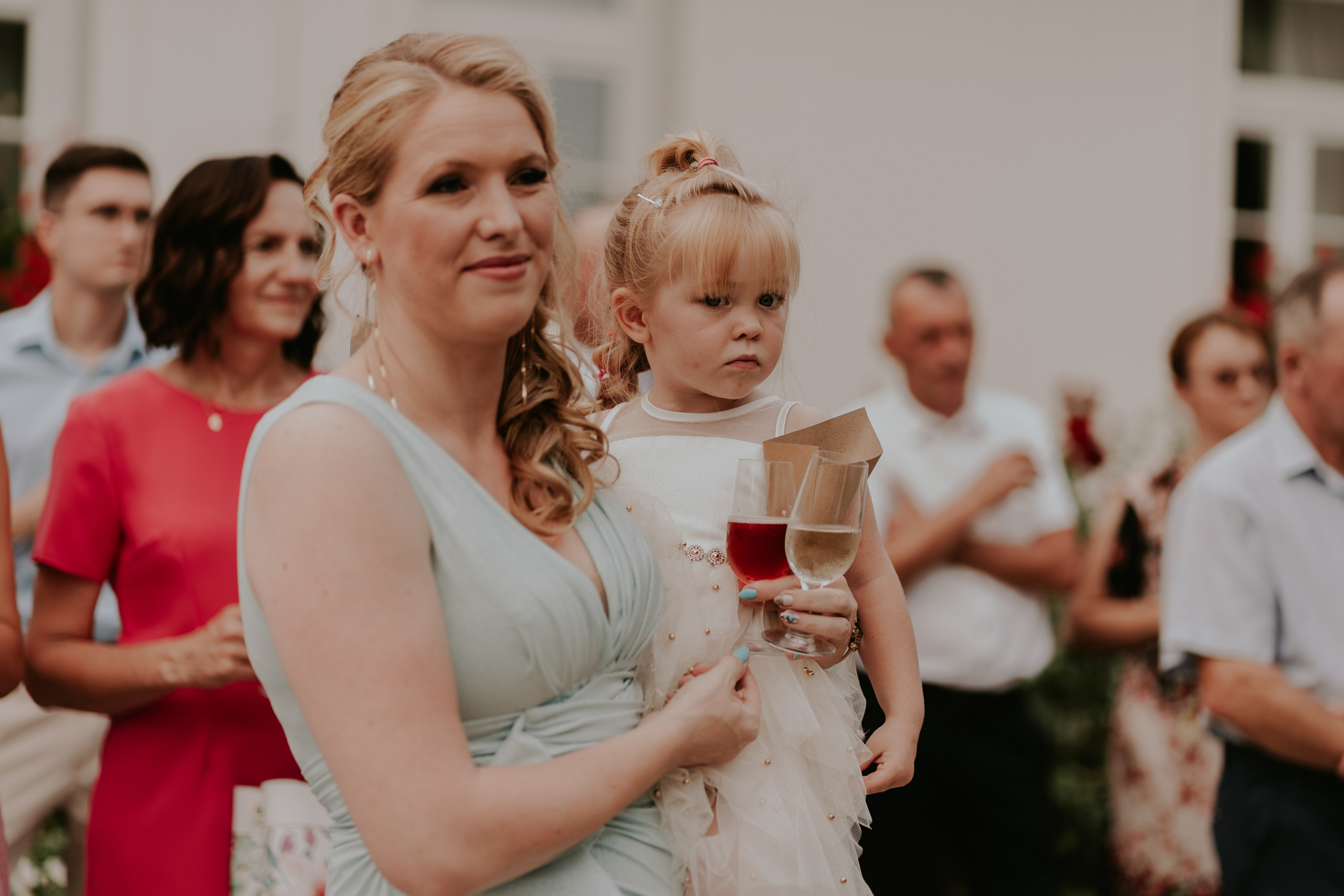 Dwór Wierzbno: plenerowy ślub pod wierzbą. Karkowskafoto - fotografia miłości