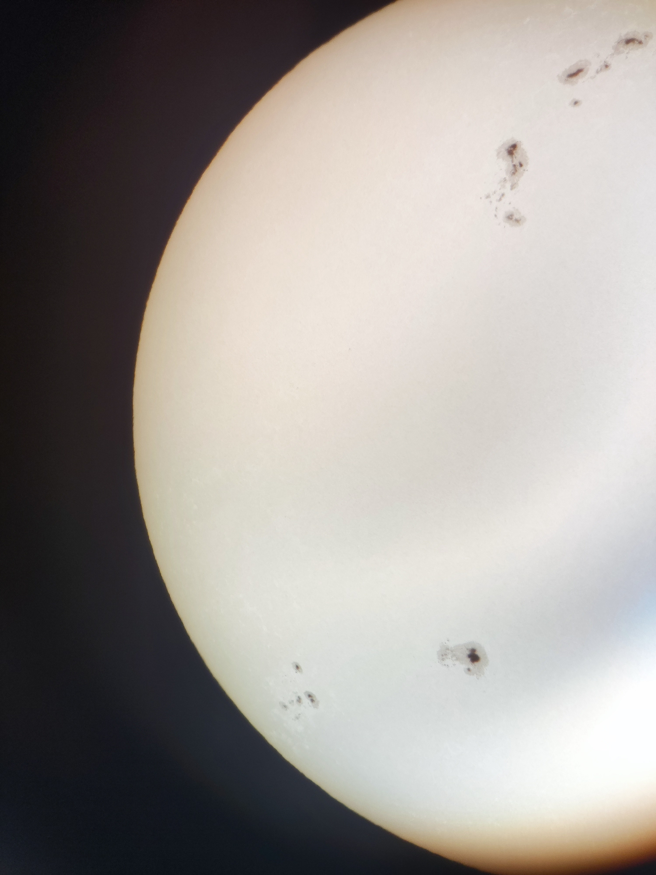 100 saat Astronomiya: Günəşin teleskopla müşahidəsi. Həvəskar Astronomlar Cəmiyyəti — Astronomy.az