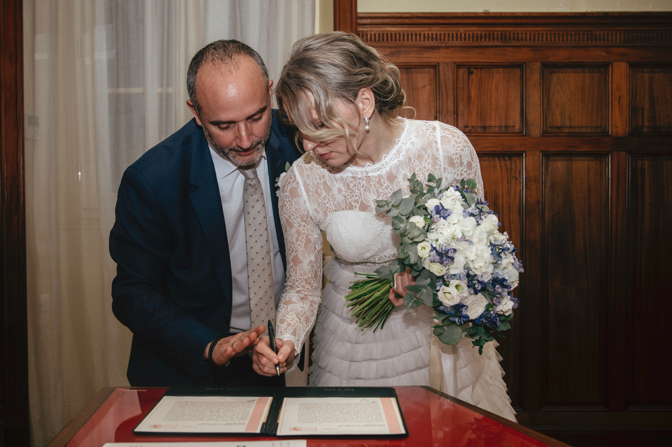 La séance photo de mariage sur la Côte d’Azur. Photographe sur Cote d’Azur. Portraits de familles, couples, enfants, événements