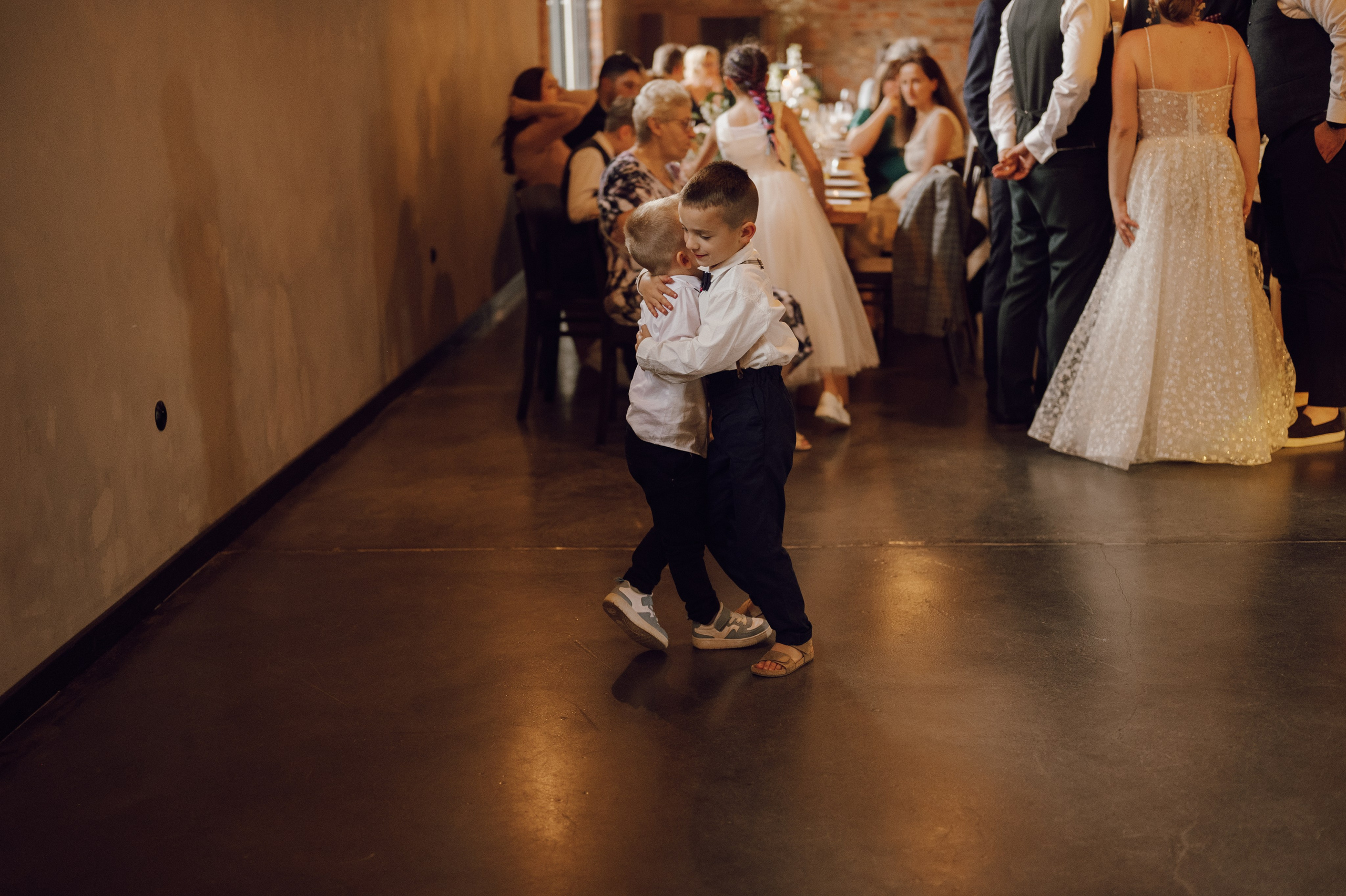 Kasia & Kuba | Wesele w stodole Owczarnia. Ślubny fotograf Poznań | Oliwia Makara