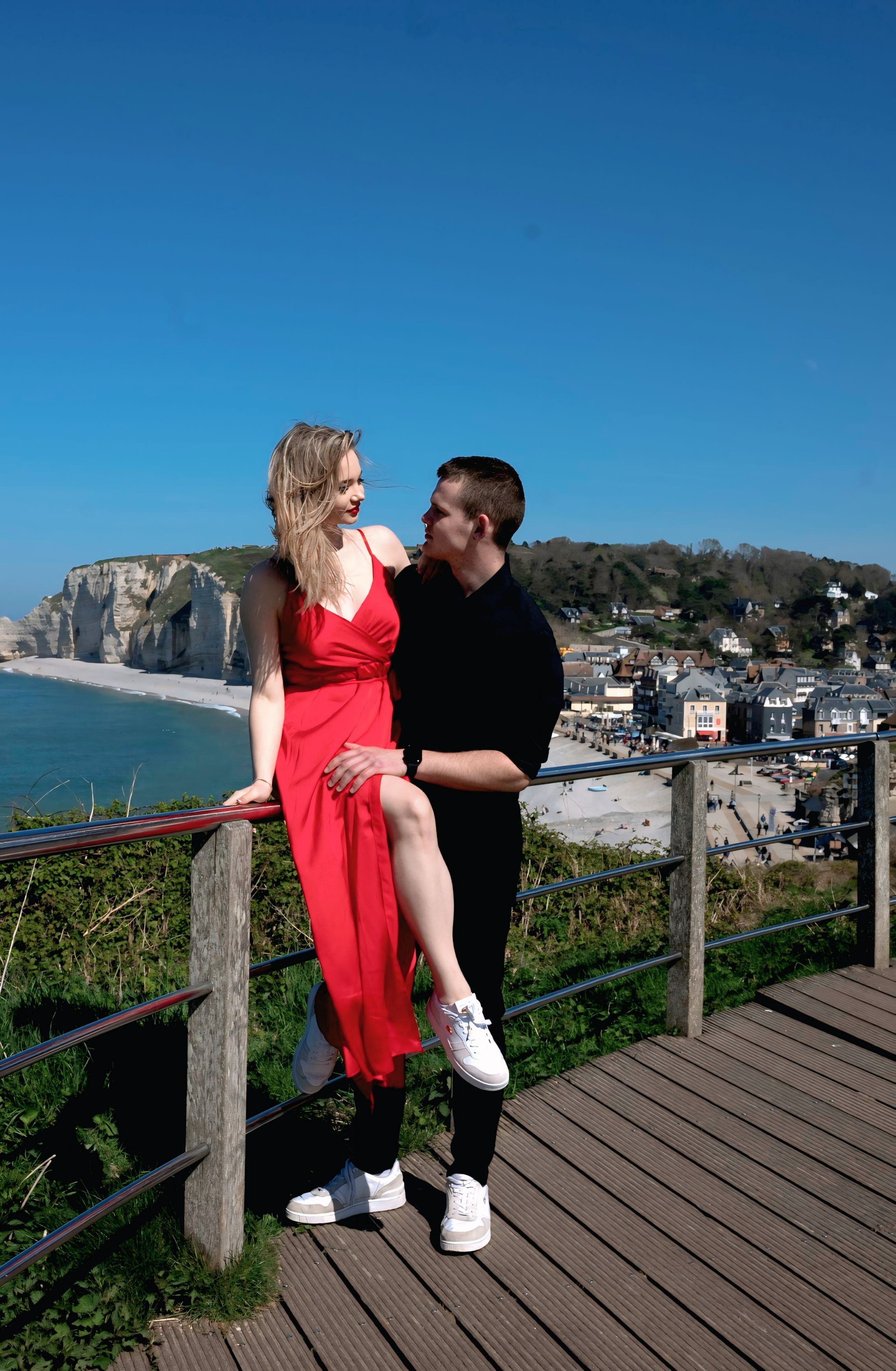 Future photoshoot on the ocean in Etreta. Dates 6/04. Alina Tagzieva- a photograper in Paris