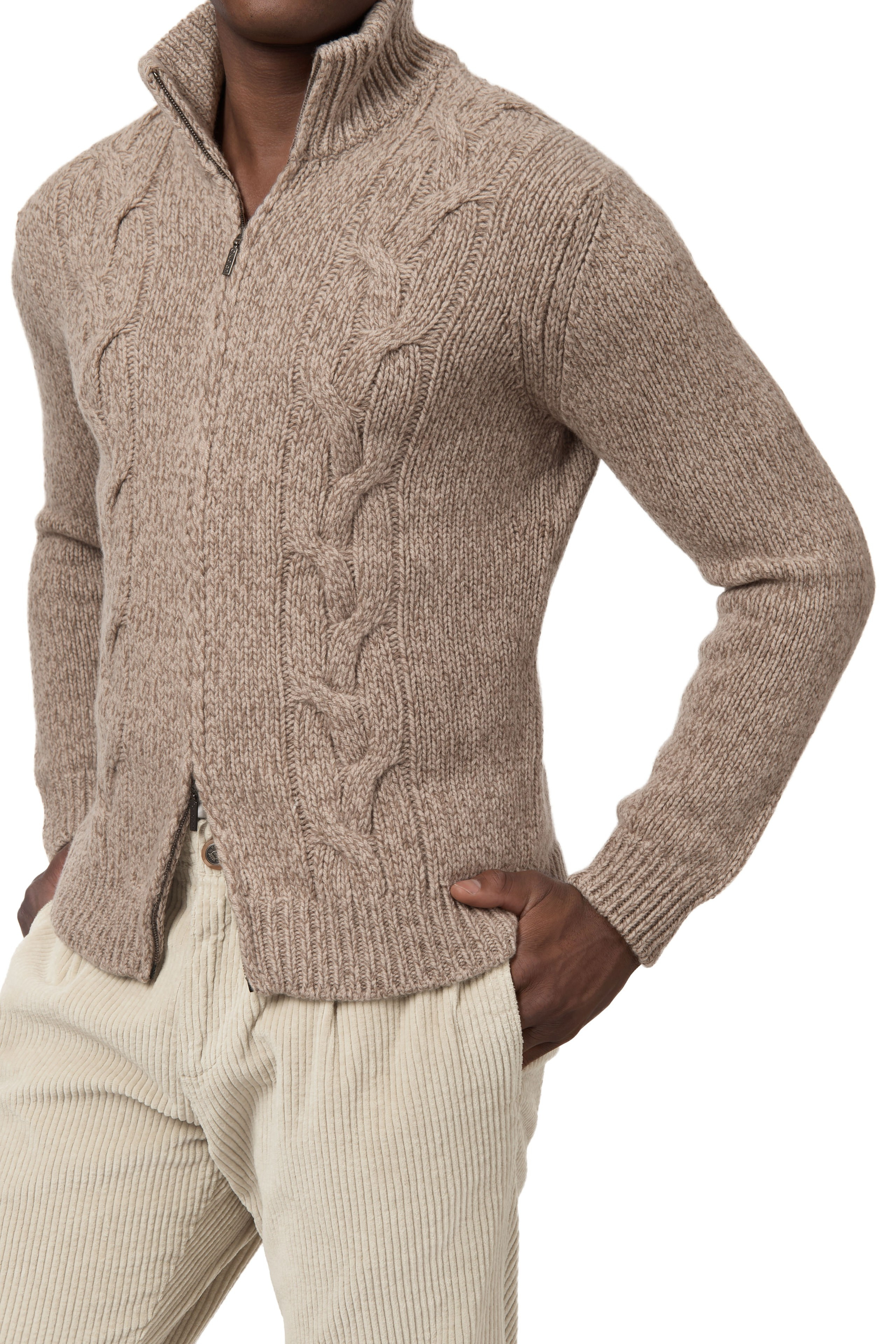 Fotoshooting im Studio mit Model – Modefotografie für Marken | Sartale Studio Wien. Studio Sartale