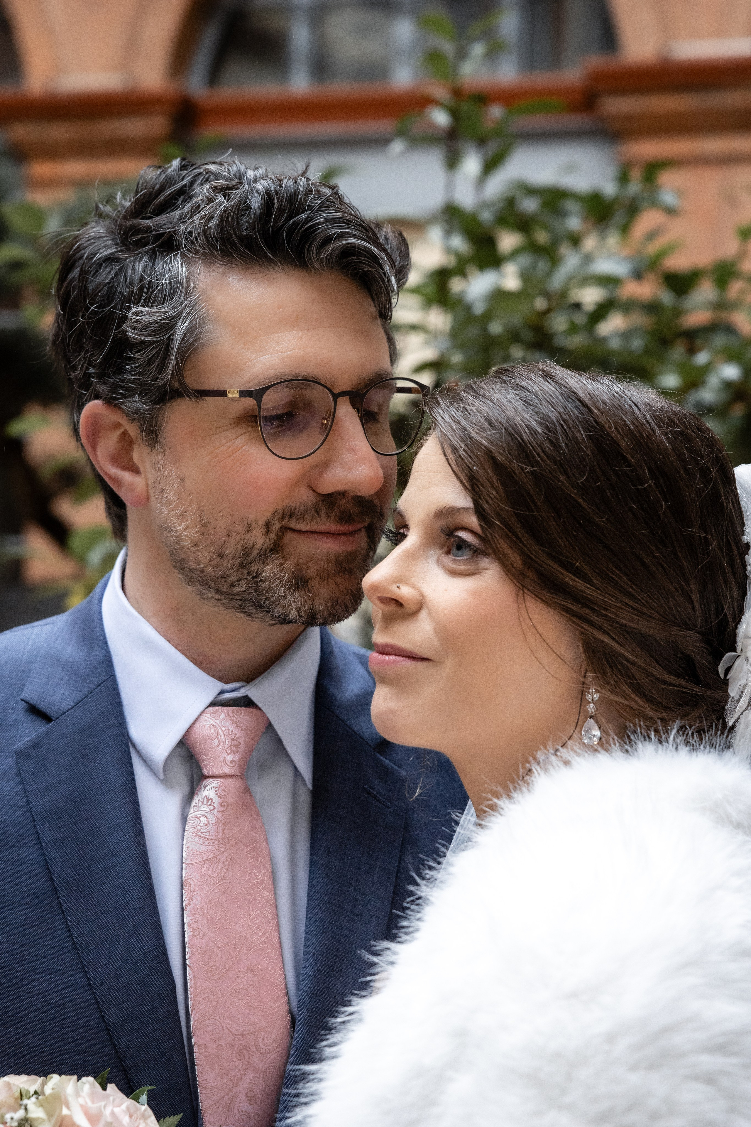 Mariage de Noël inoubliable à Toulouse, Capitole. Gillian & Scott. Eugénie Smirnova — photographe à Toulouse et dans le sud-ouest de la France