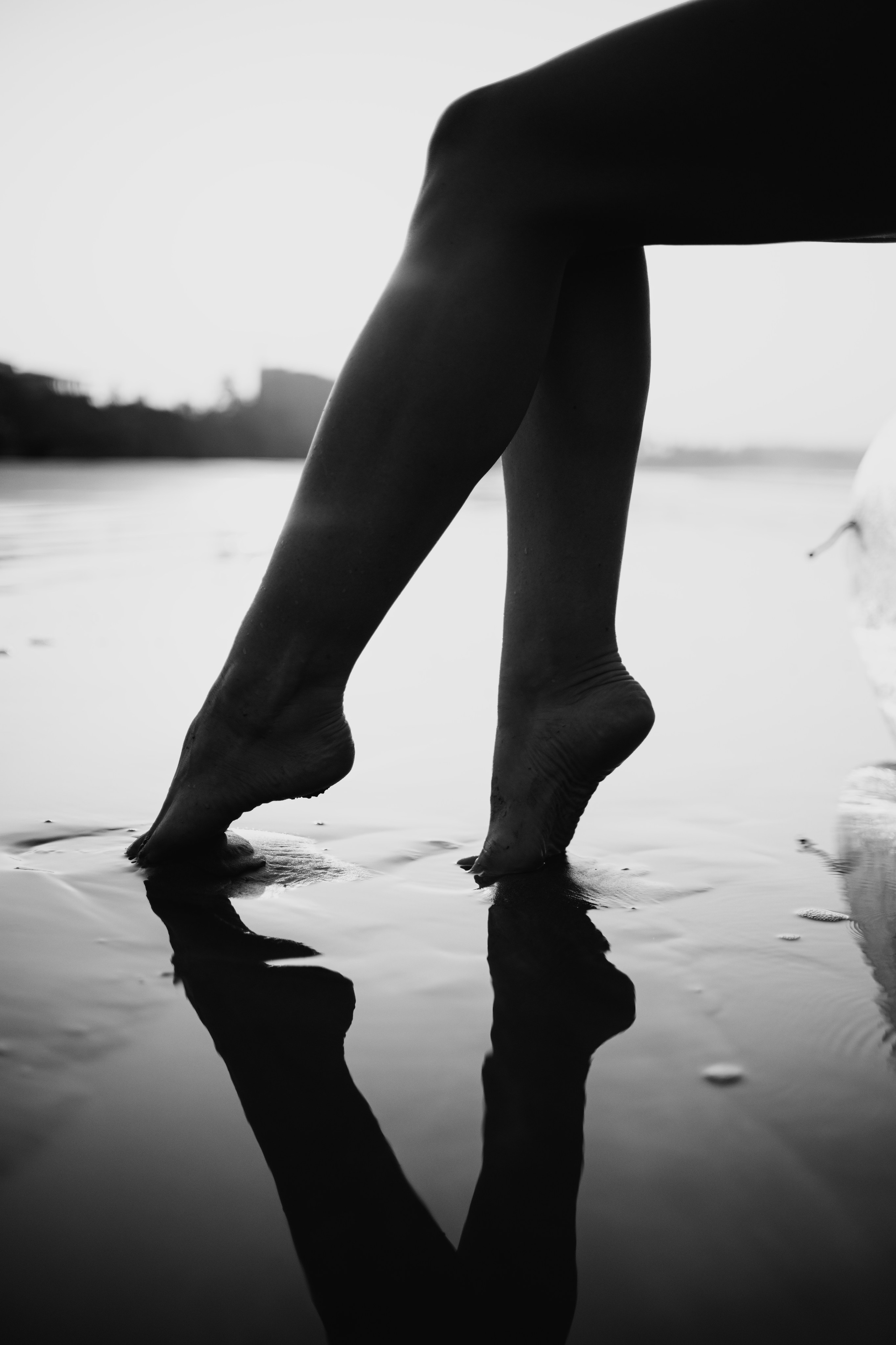 Photoshoot with a surfboard | BW