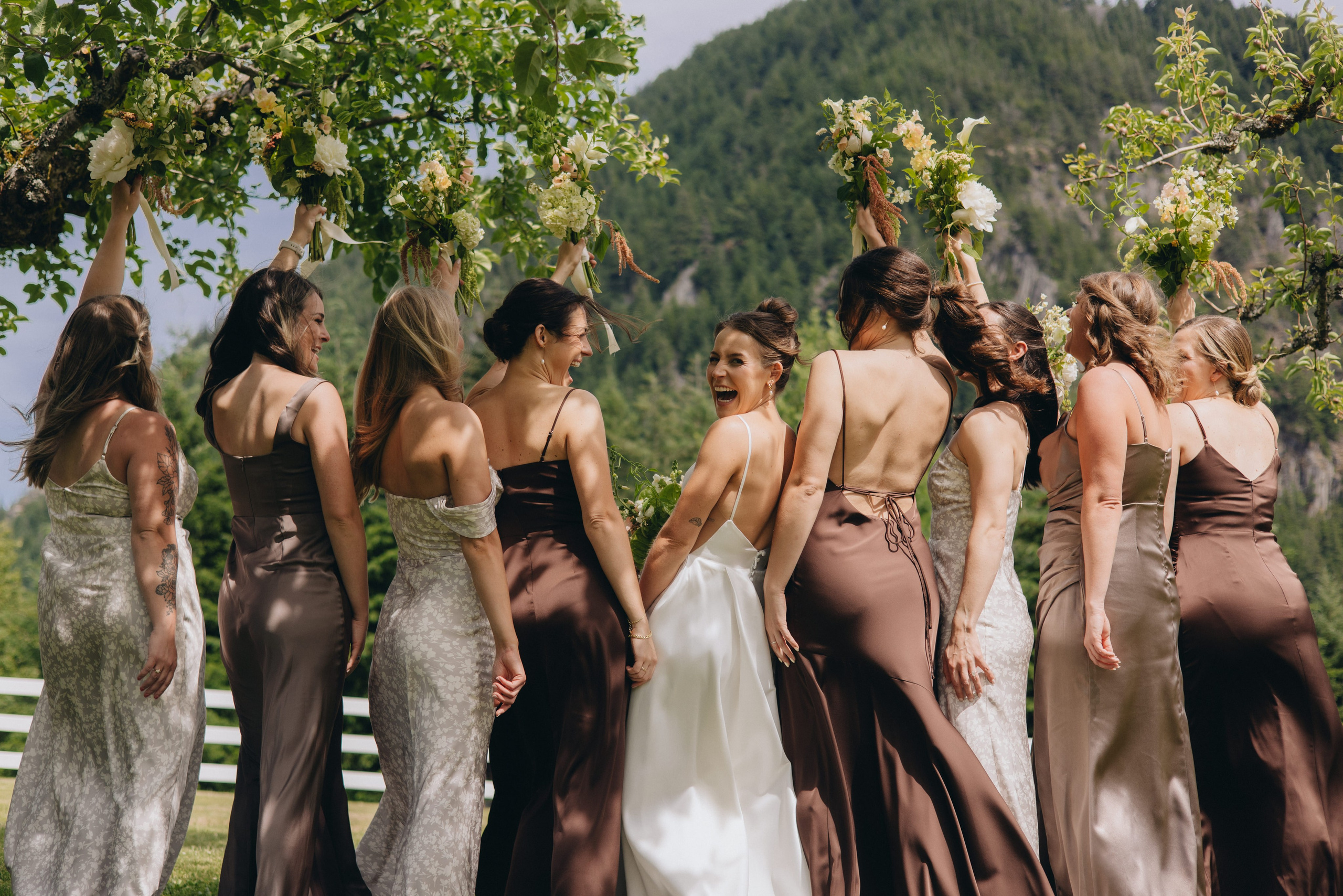 Wedding Shelby & Riley | Columbia River Gorge, WA | Georgy Shishkin Photography Photography. Portland Wedding Photographer | Authentic PNW Love Stories