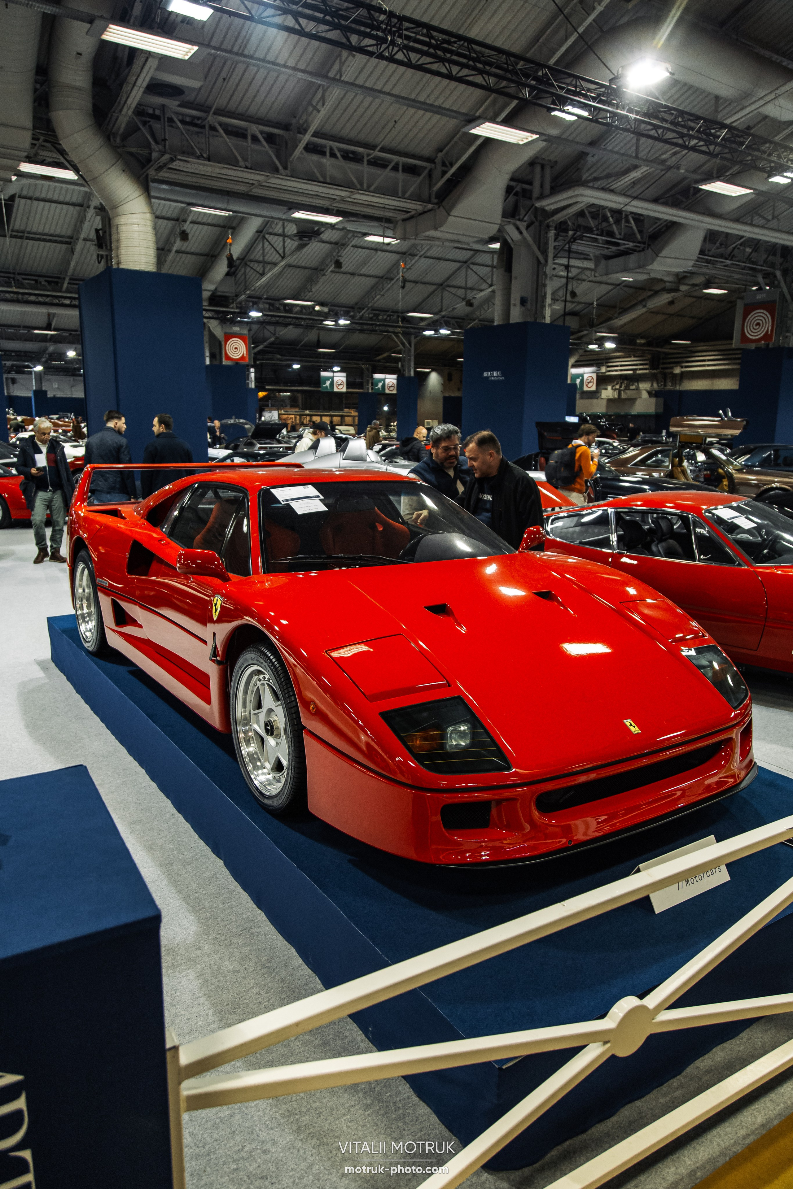 Retromobile 2023. Photographe de voitures à Paris — Vitalii Motruk