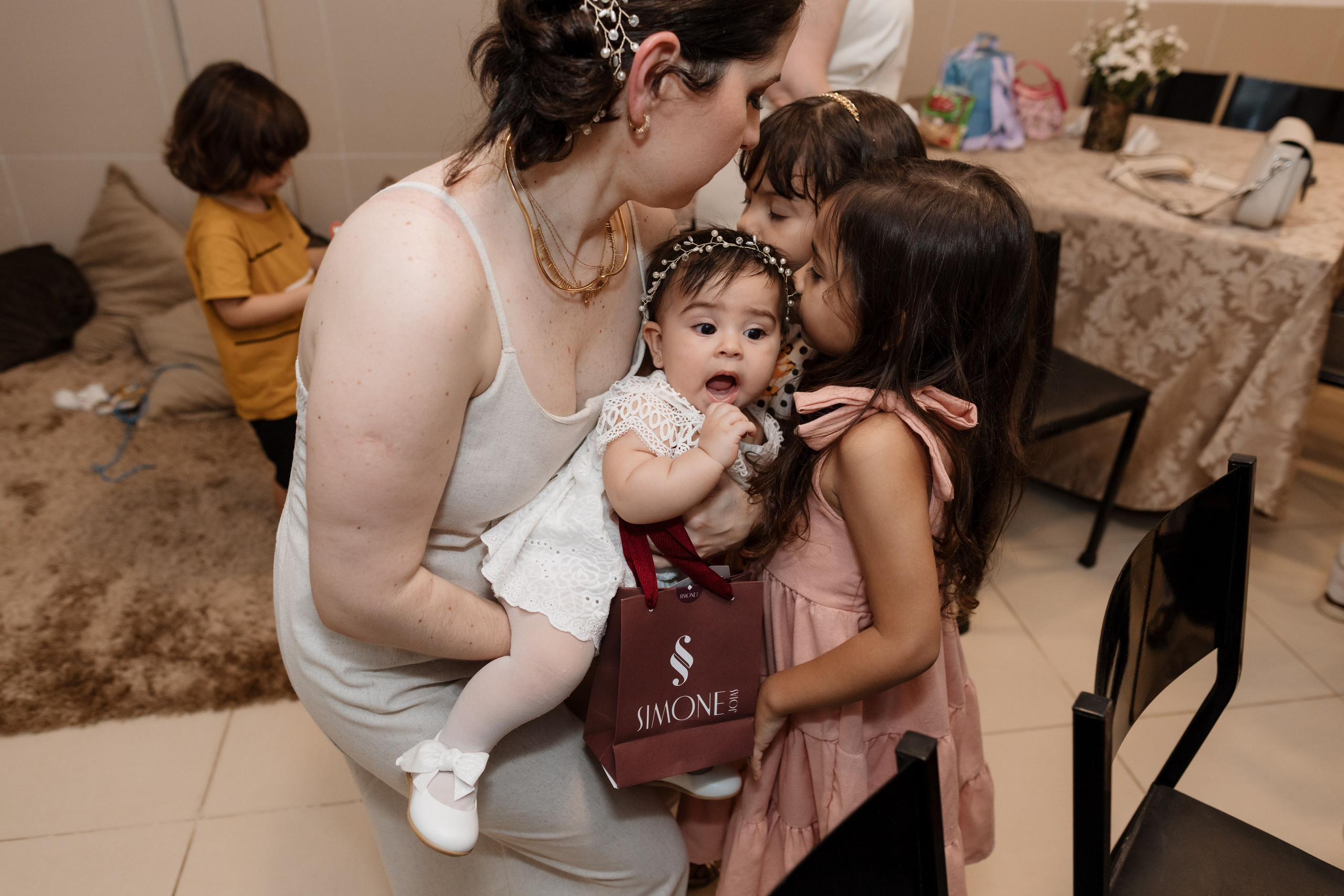 Chegada da família na comemoração após batismo