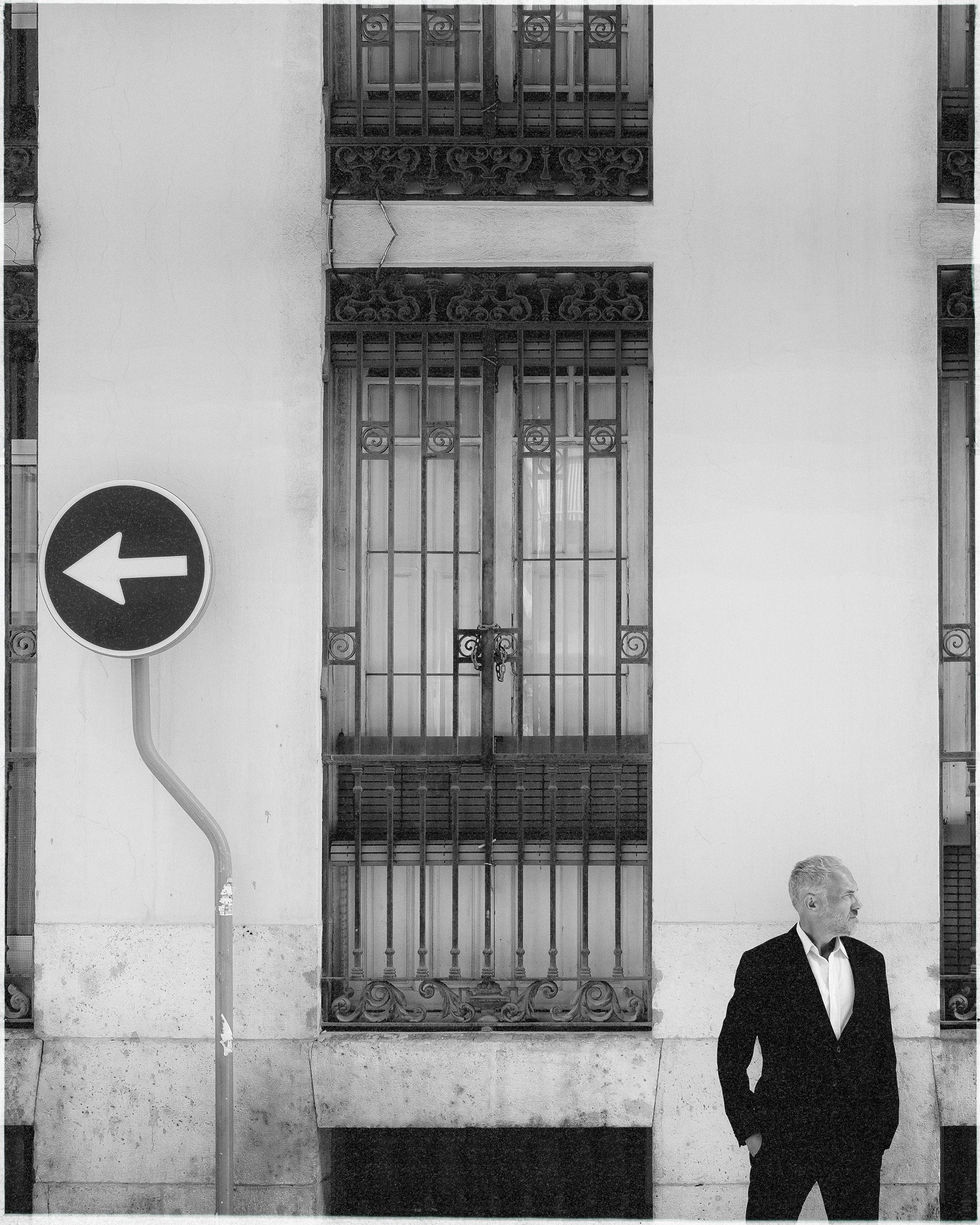 Портретная фотосессия музыканта Robert Skarsbakk в старом городе Аликанте для обложки альбома — Фотограф Андрей Луковников