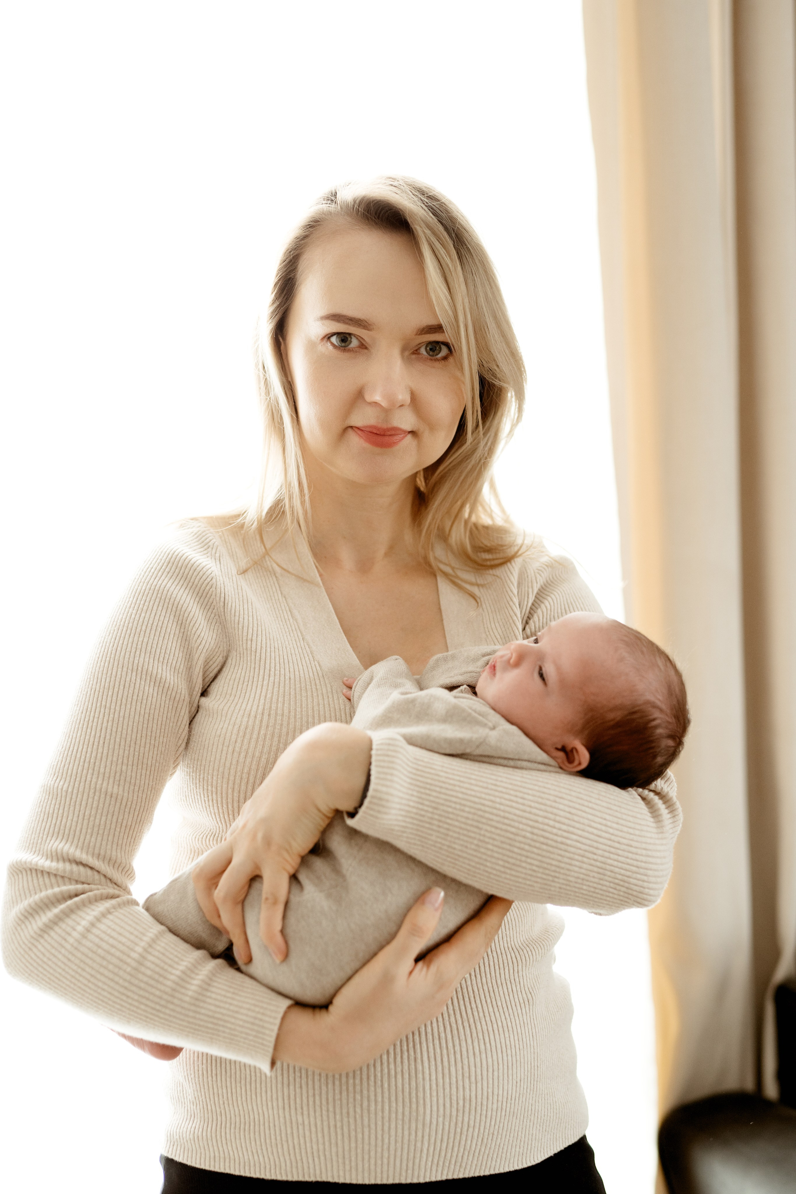 Sesja noworodkowa w domu. Fotograf Łódź - sesja ciążowa, noworodkowa, dziecięca. Studio w Łodzi