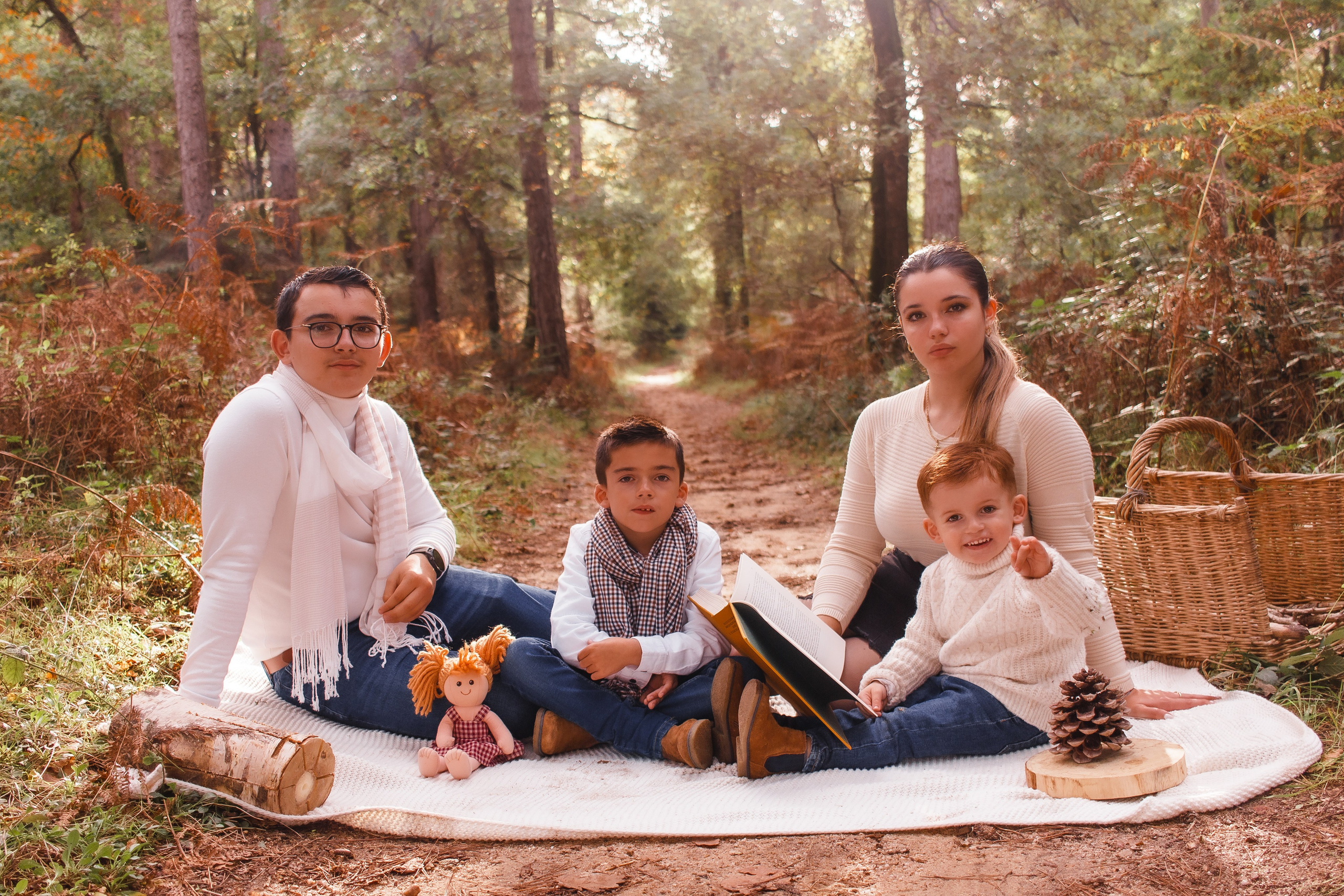 Photographe portrait de famille près de Châtellerault, Poitiers et Tours. Studio photo « Partage ton bonheur » – Photographe famille près de Châtellerault, Poitiers et Tours