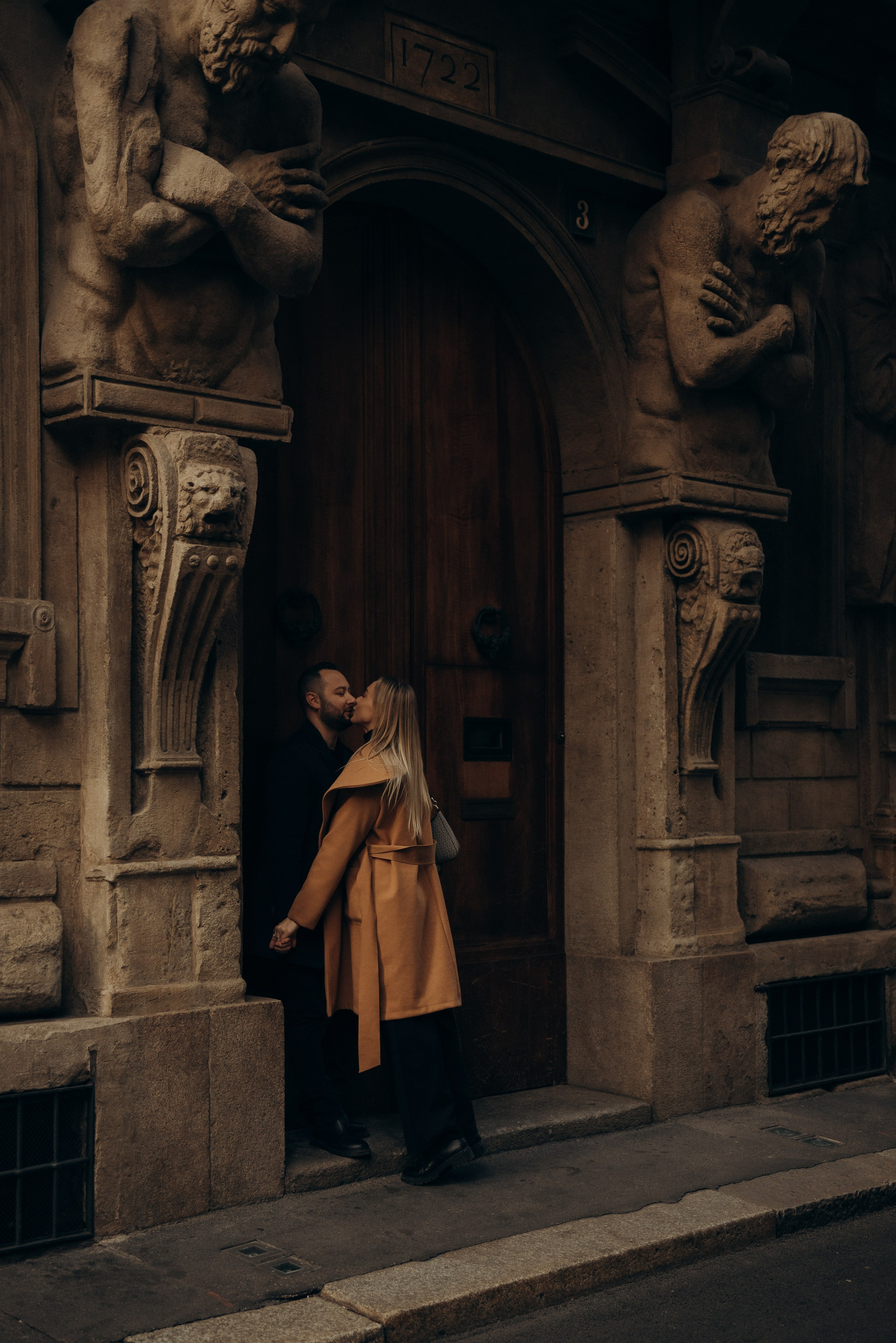 November in Milan. Italian lovestory. Anastasiia Buchinskaia Photographer in Milan