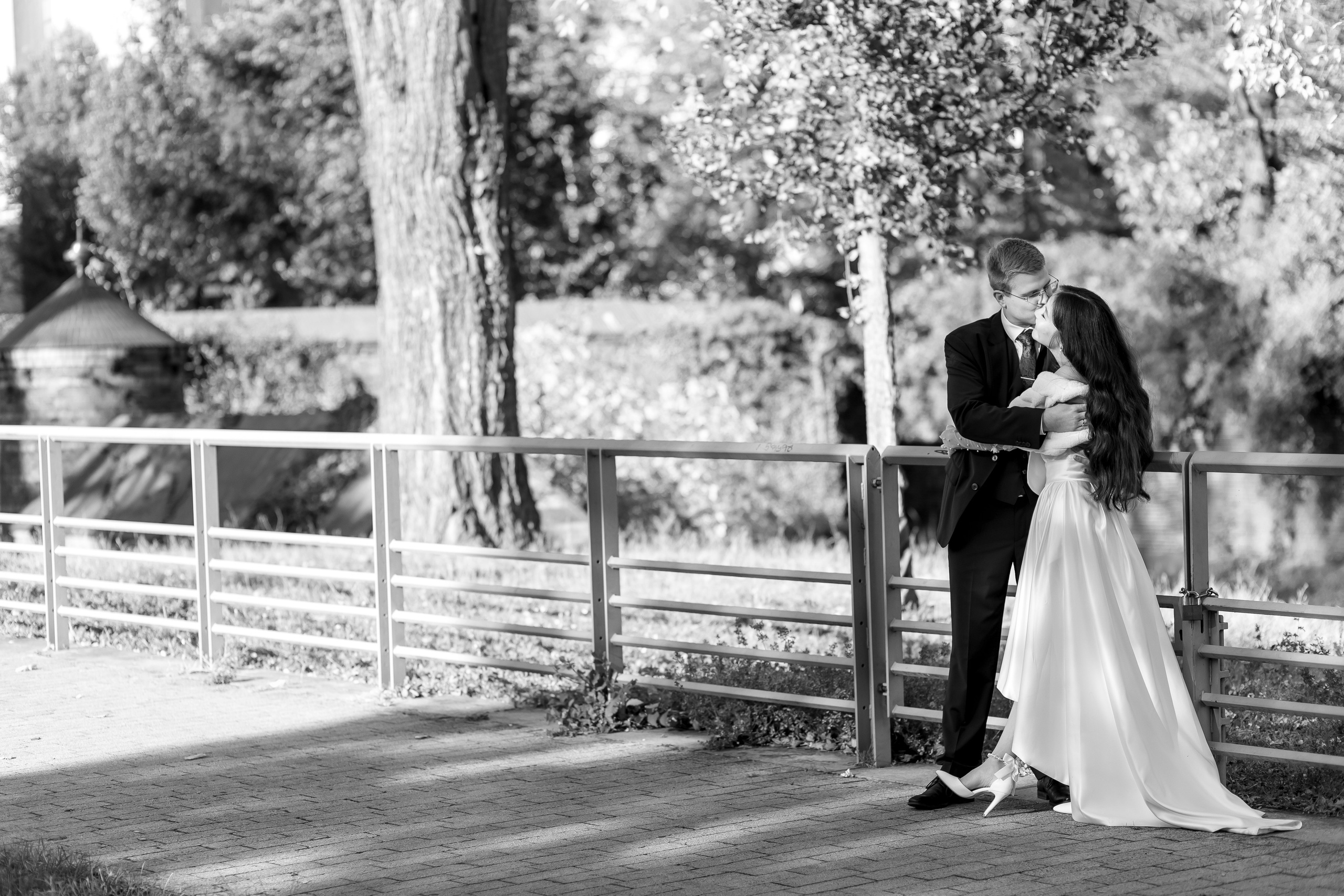 Eine intime Feier vor der großen Hochzeit: Solongo und Victor im Standesamt Spandau. Hochzeitsfotografie in Berlin Nataliia Schütze