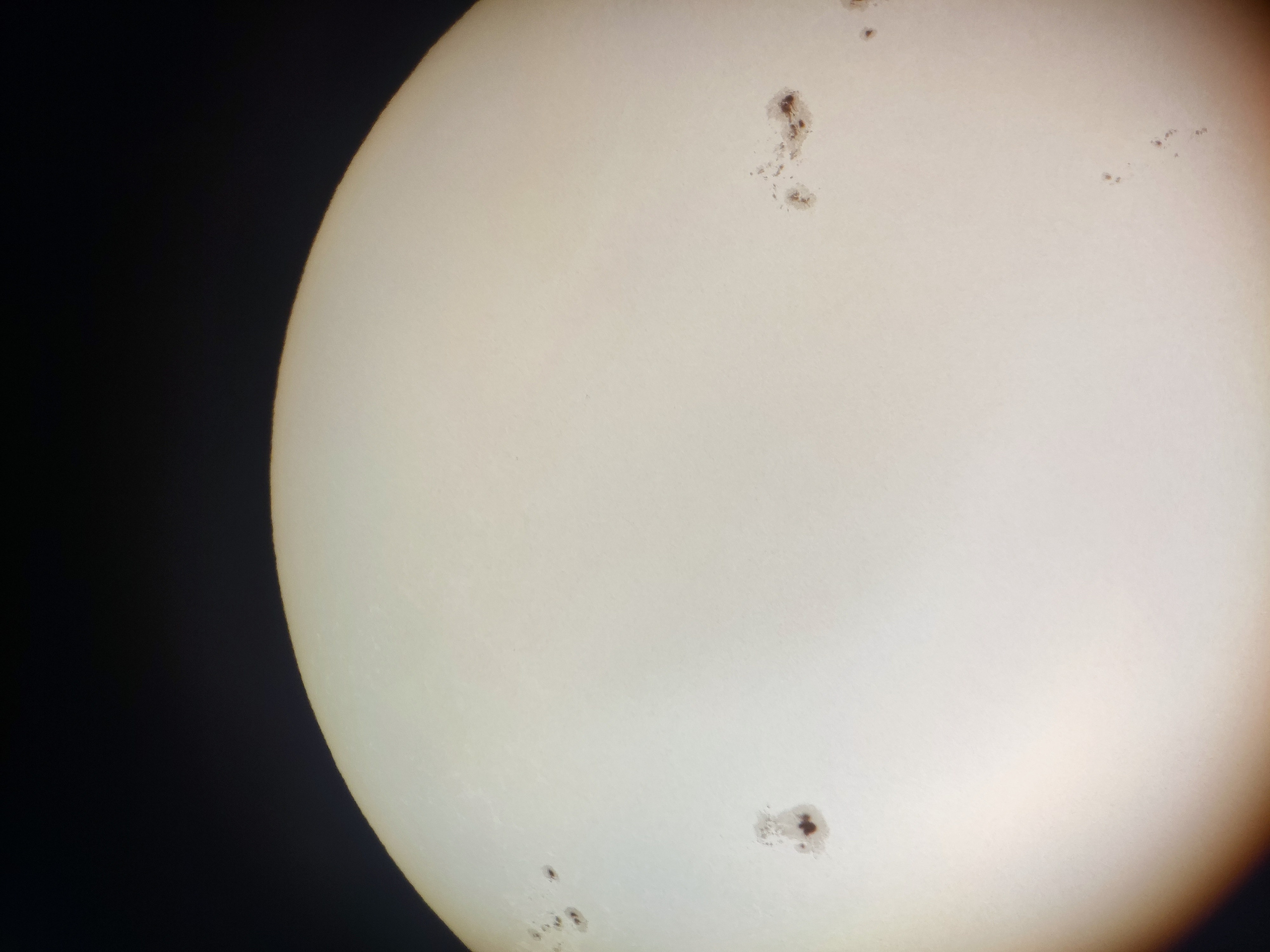 100 saat Astronomiya: Günəşin teleskopla müşahidəsi. Həvəskar Astronomlar Cəmiyyəti — Astronomy.az