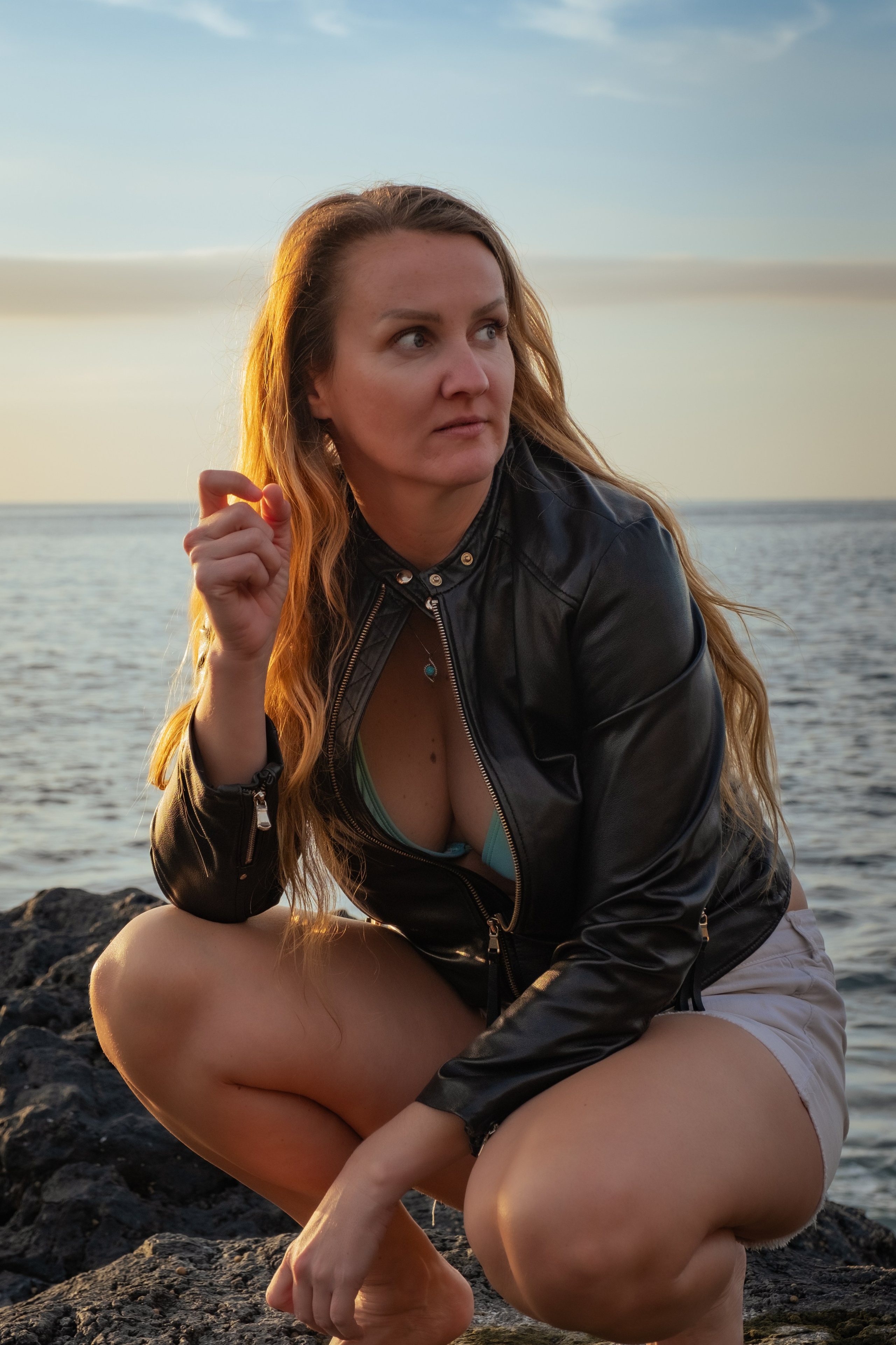 Retratos con Fortaleza: Tres Mujeres, Tres Historias de Superación