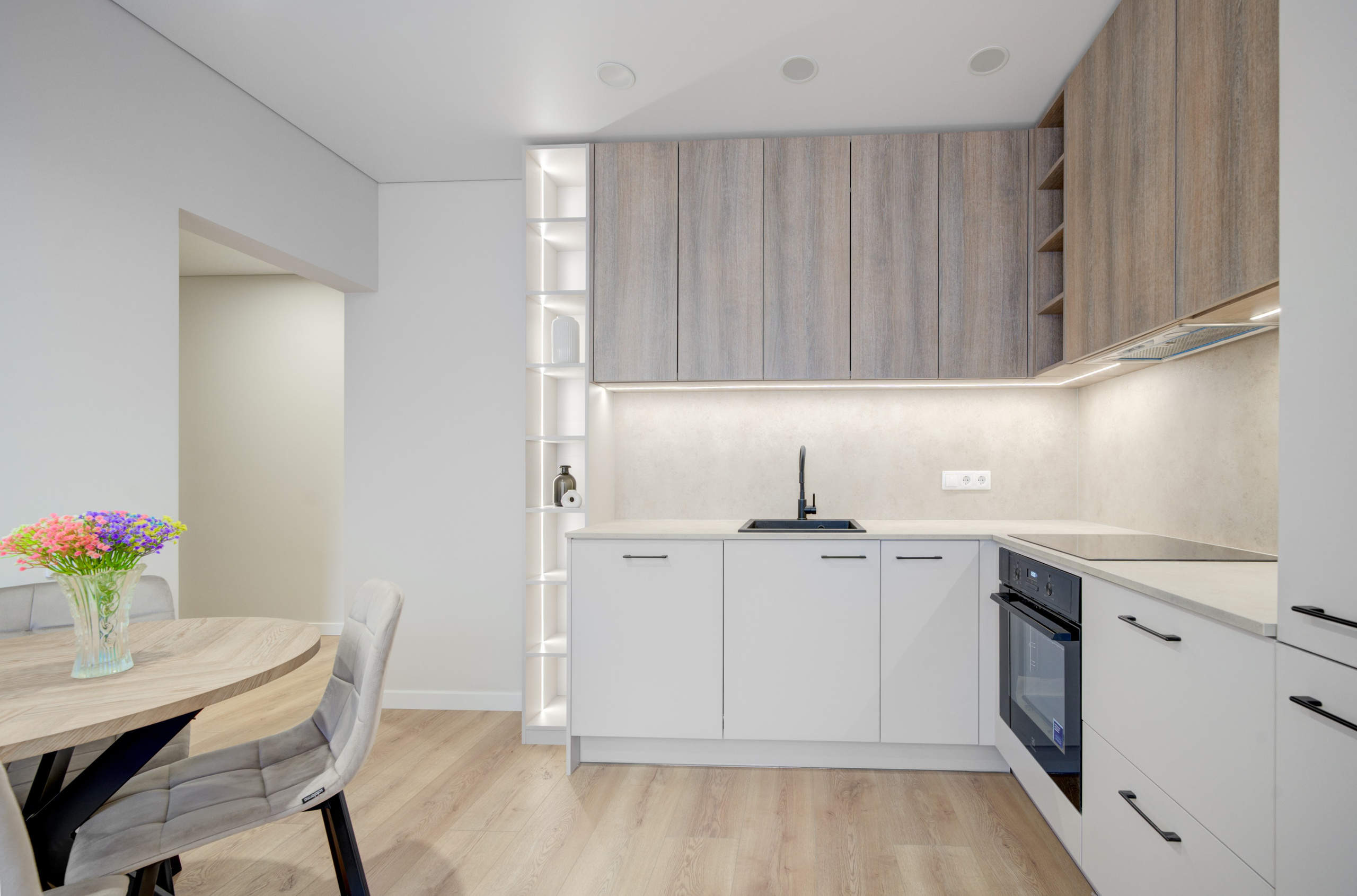 Svetainės interjeras su dekoru Taikos g. 69 parduodamam butui