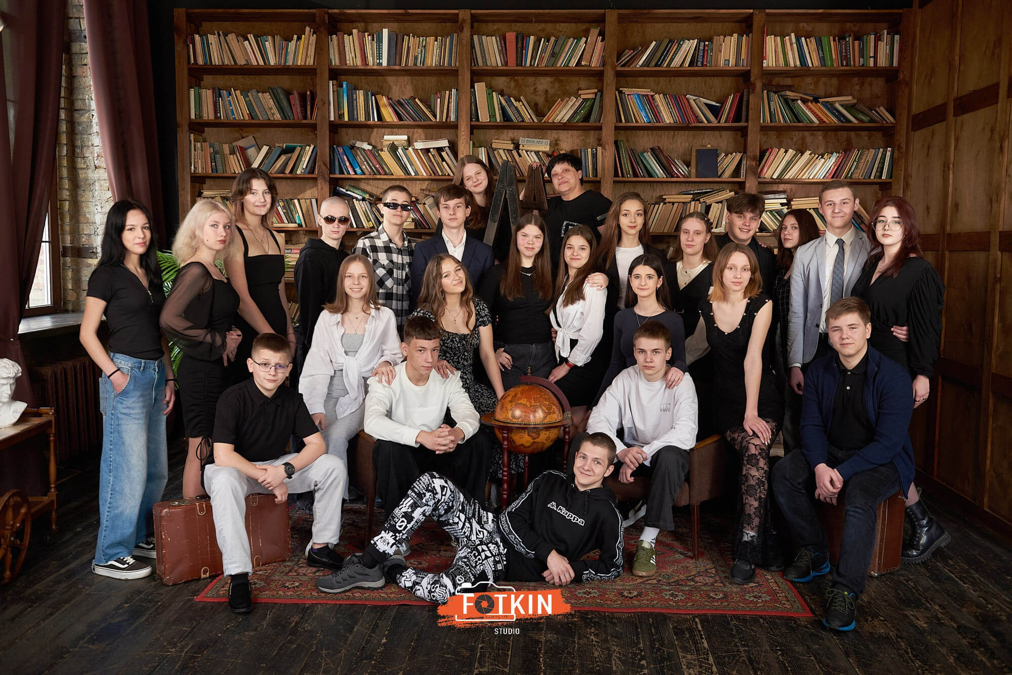 Випускні альбоми для 9- 11 класів Дніпро. Випускні альбоми фотокниги Київ та Дніпро