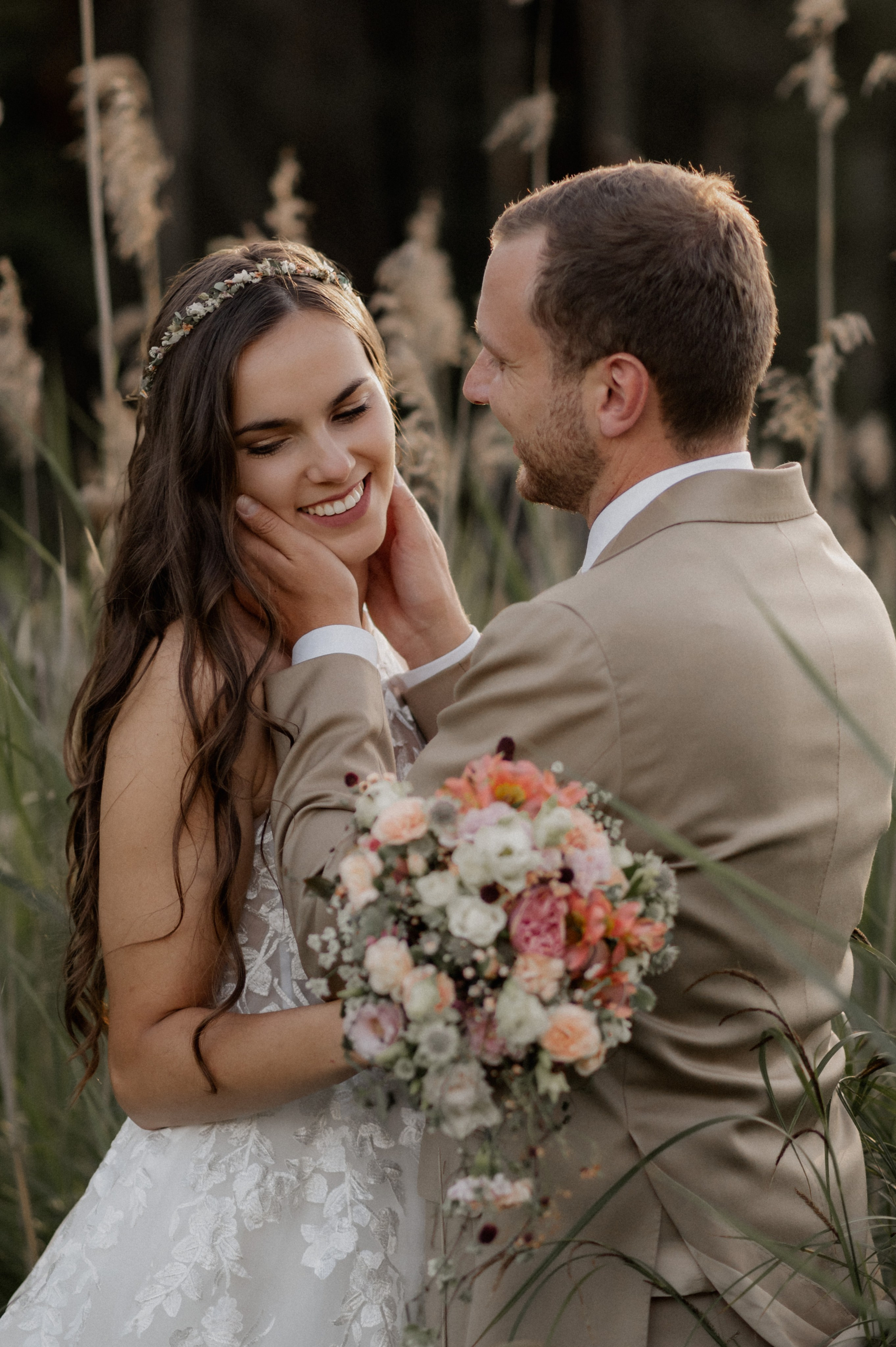 Sommer, Liebe & zwei wunderschöne Kleider: Gartenhochzeit in Gunzenhausen. Photographer in Ansbach for Couples, Weddings and After Wedding