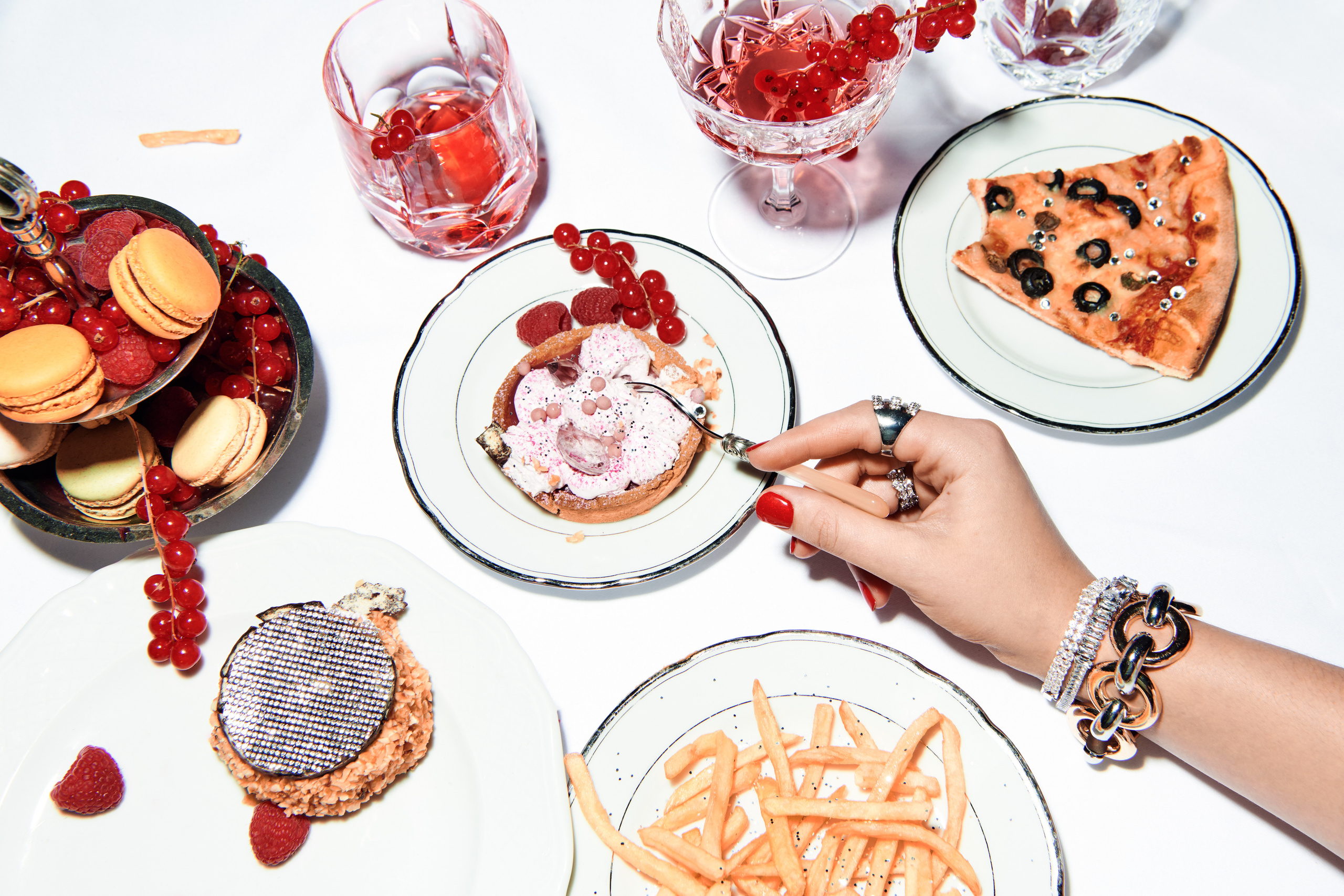 CIRCLE CLOSET. Alina Efimova — Retoucher (Beauty, fashion and product)