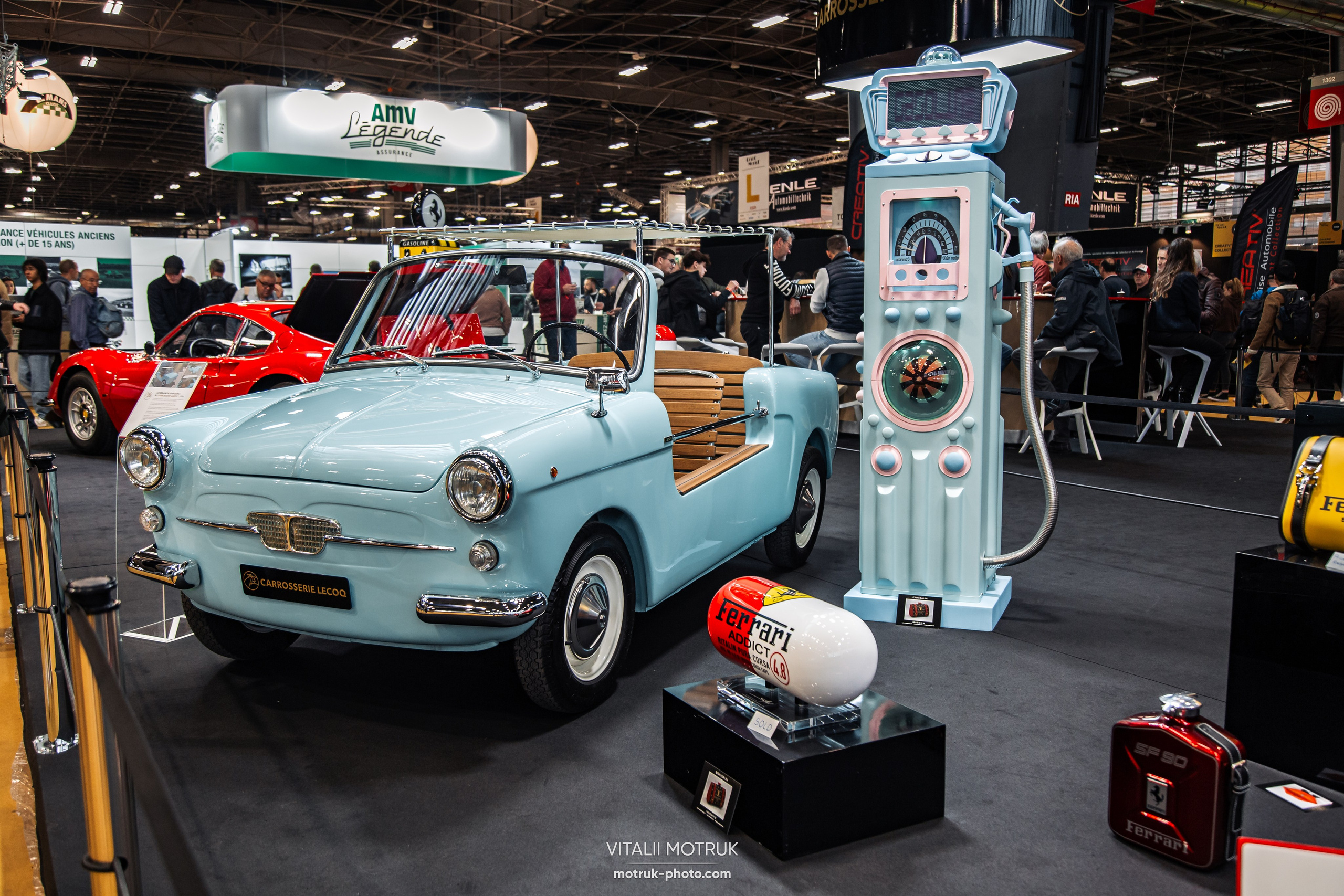 Retromobile 2023. Photographe de voitures à Paris — Vitalii Motruk