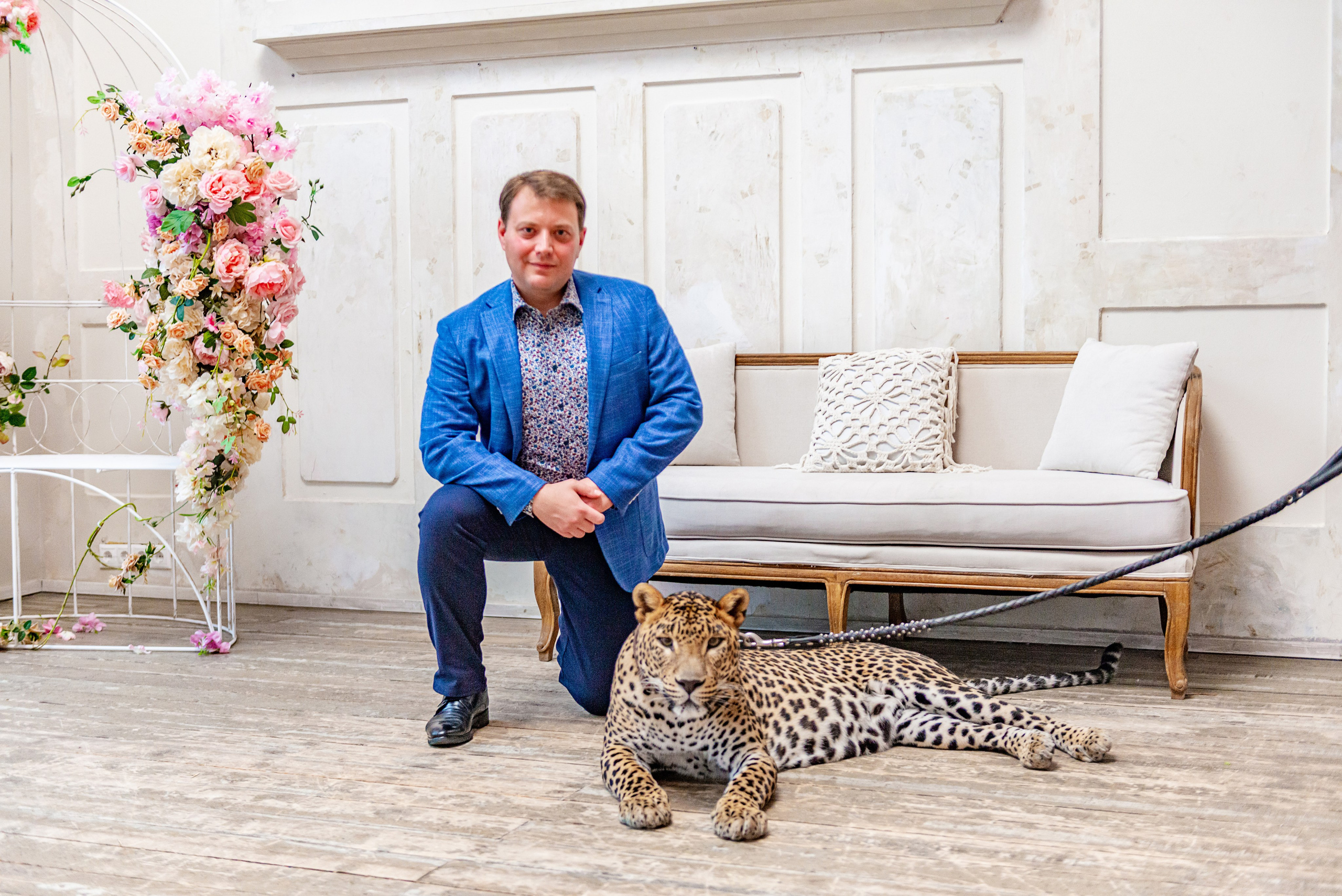 Photosession in the studio with a leopard. FOTÓGRAFO MÉXICO QUINTANA ROO