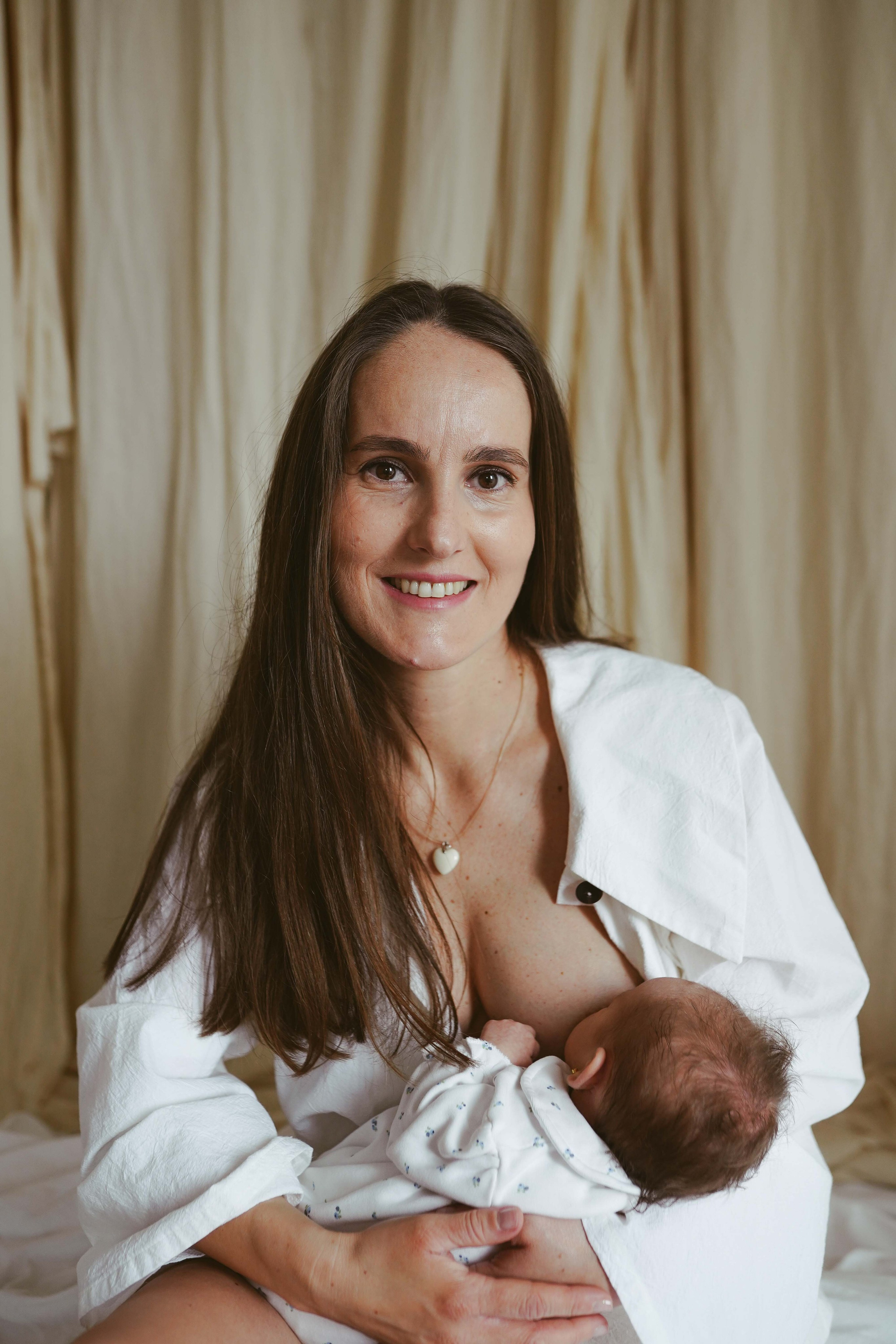 Inspira sesiune foto nou-nascut. Madalina Beda- Artist vizual, fotograf, doula la nastere, consultant babywearing Brasov si in toata tara