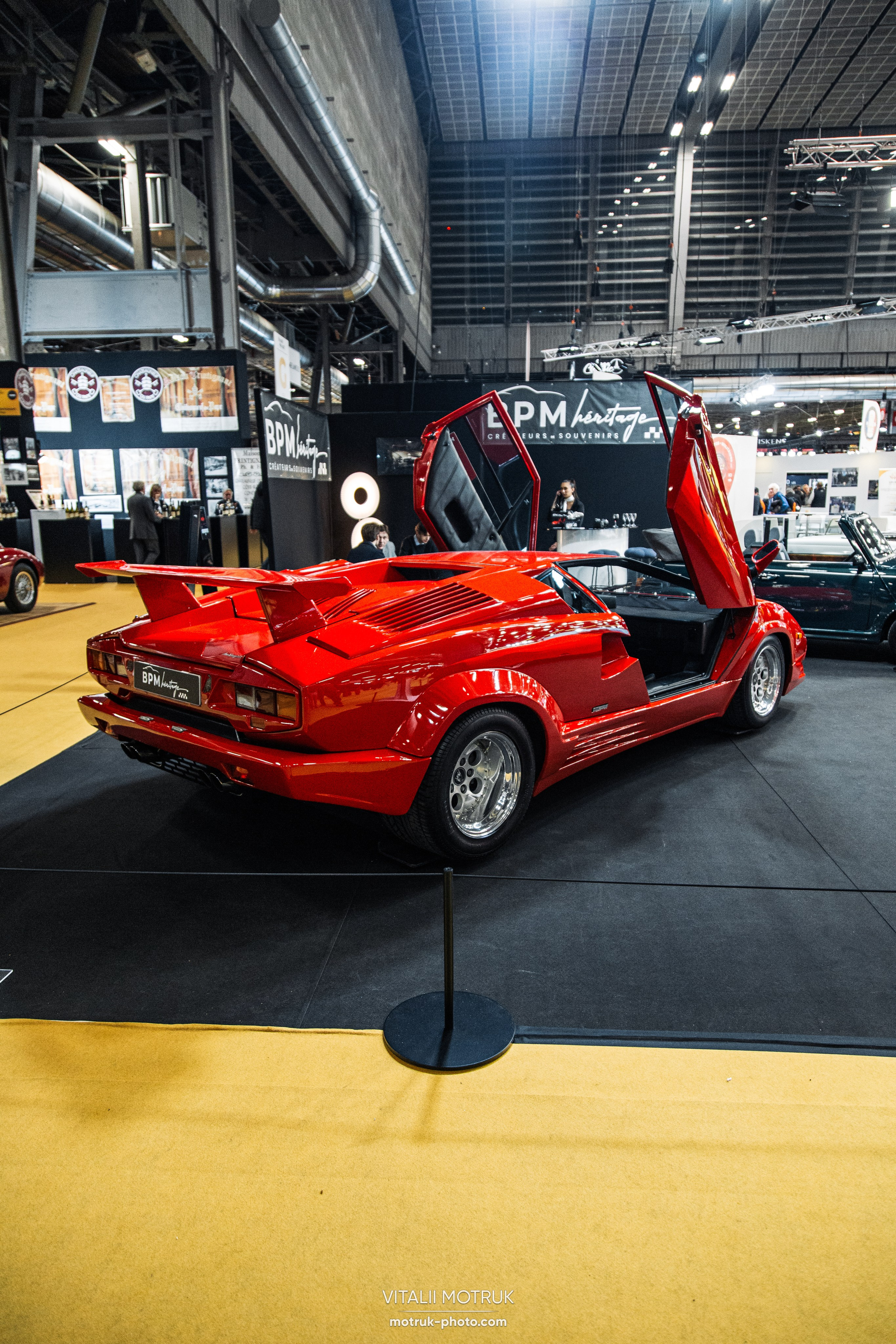 Retromobile 2023. Photographe de voitures à Paris — Vitalii Motruk