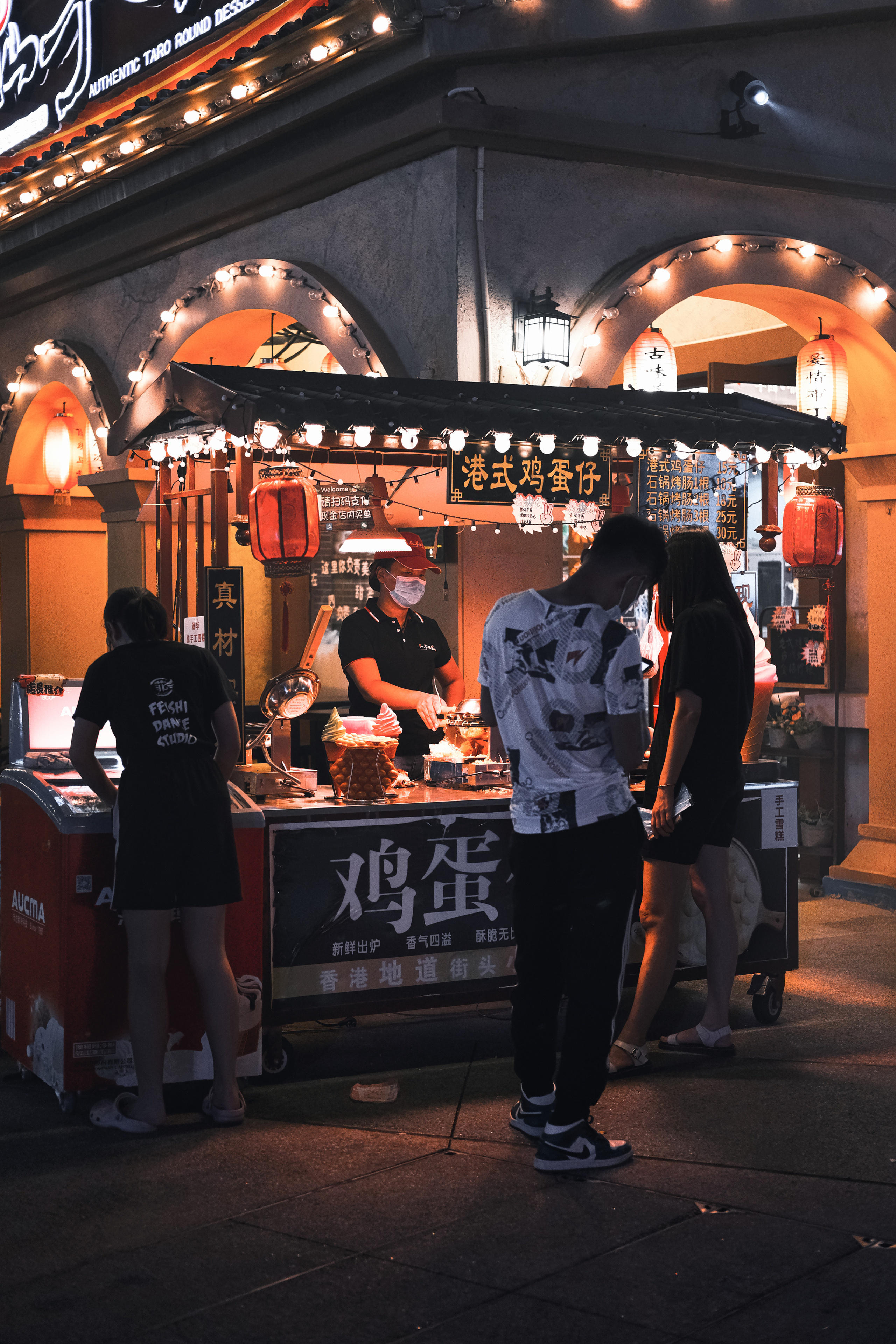 Street Food | 顺德华侨城•欢乐海岸PLUS | Night Photography Shunde | Street Photography Shunde | Shunde City | 夜间摄影顺德 | 街拍顺德 | 顺德市 | Camera: FUJIFILM X-Pro3 35mm F2.0
