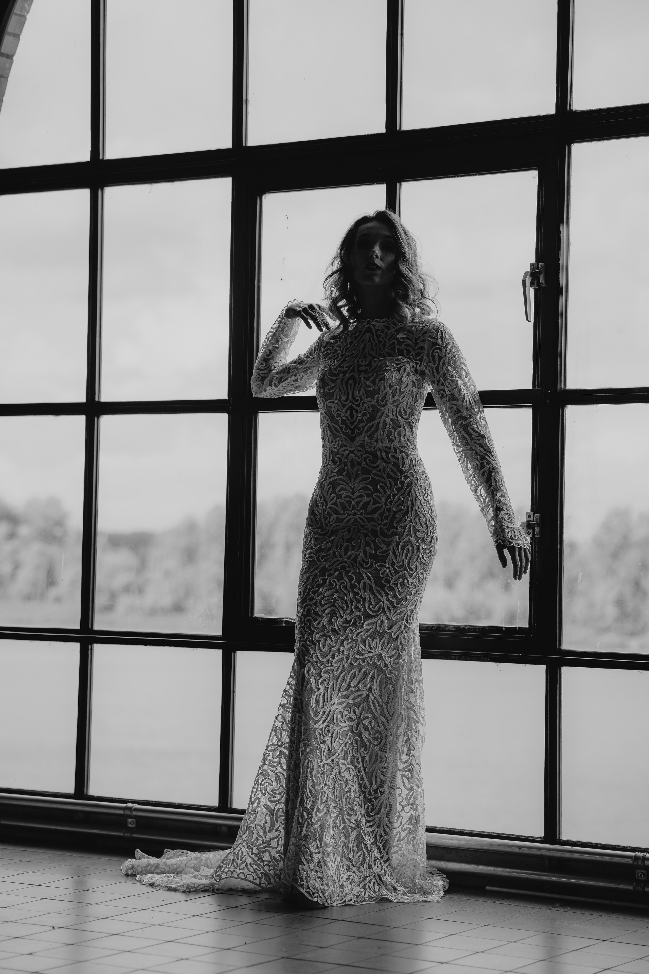 Editorial trouwshoot met luxe bruidmode en stijlvol koppel in Interscaut Schelle - Kapture Fotografie
