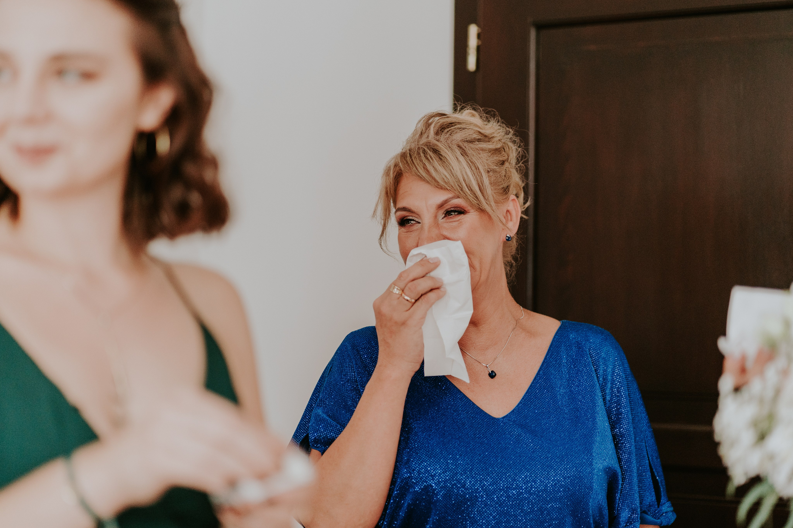 Dwór Wierzbno: plenerowy ślub pod wierzbą. Karkowskafoto - fotografia miłości