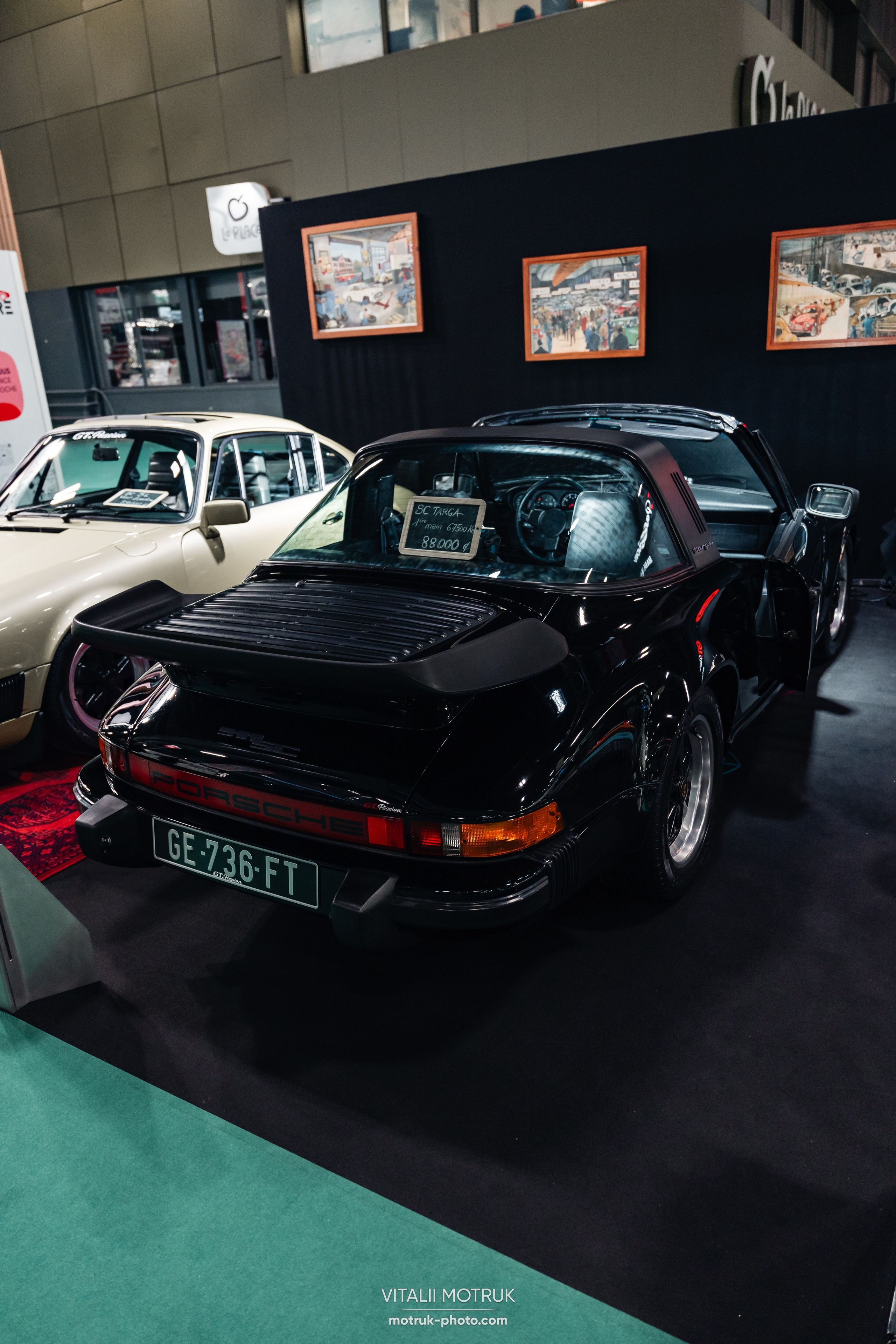 Retromobile-2024. Photographe de voitures à Paris — Vitalii Motruk
