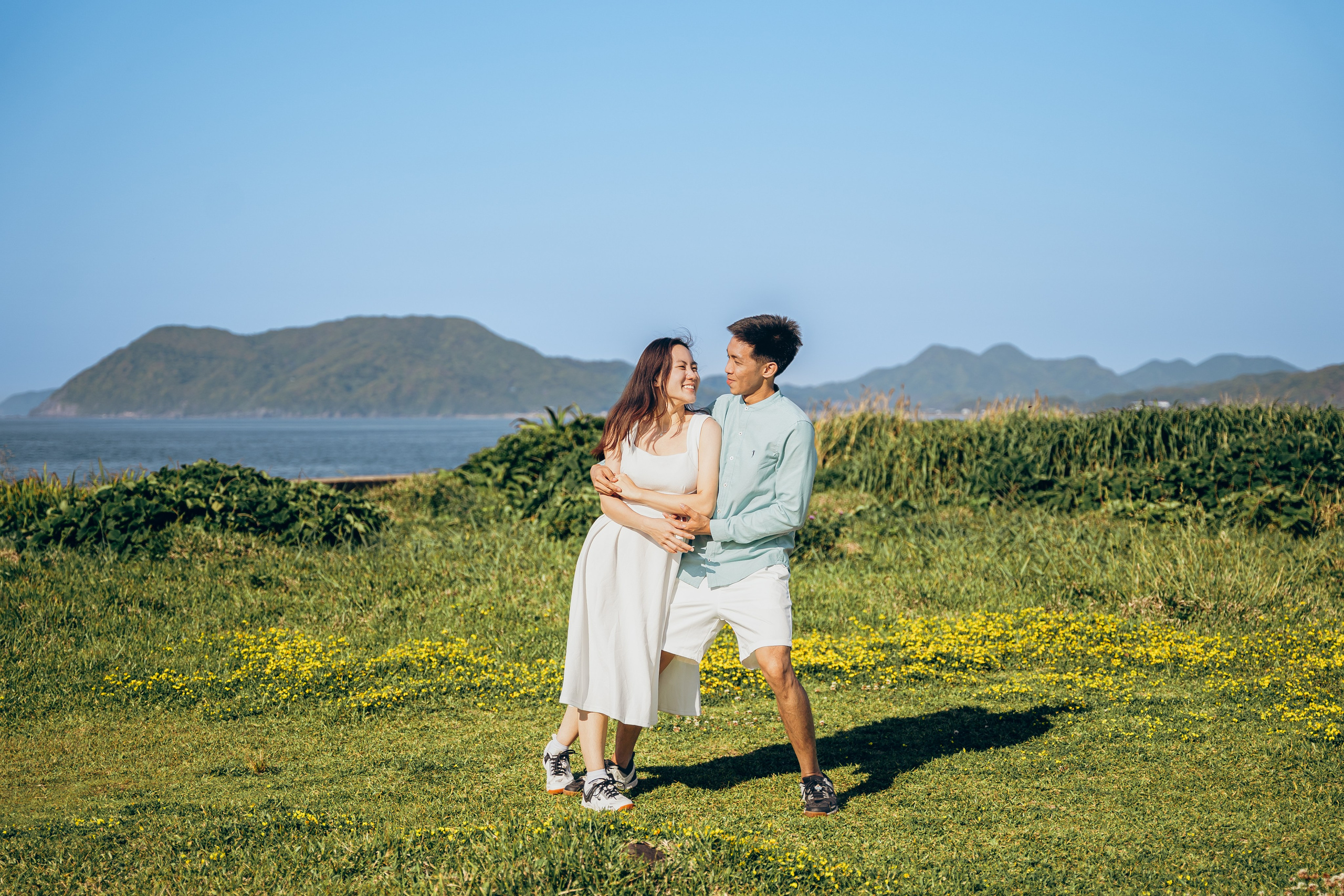 Fukuoka Couple Photoshoot: Roses, Totoro Forest & Sunset Love Story