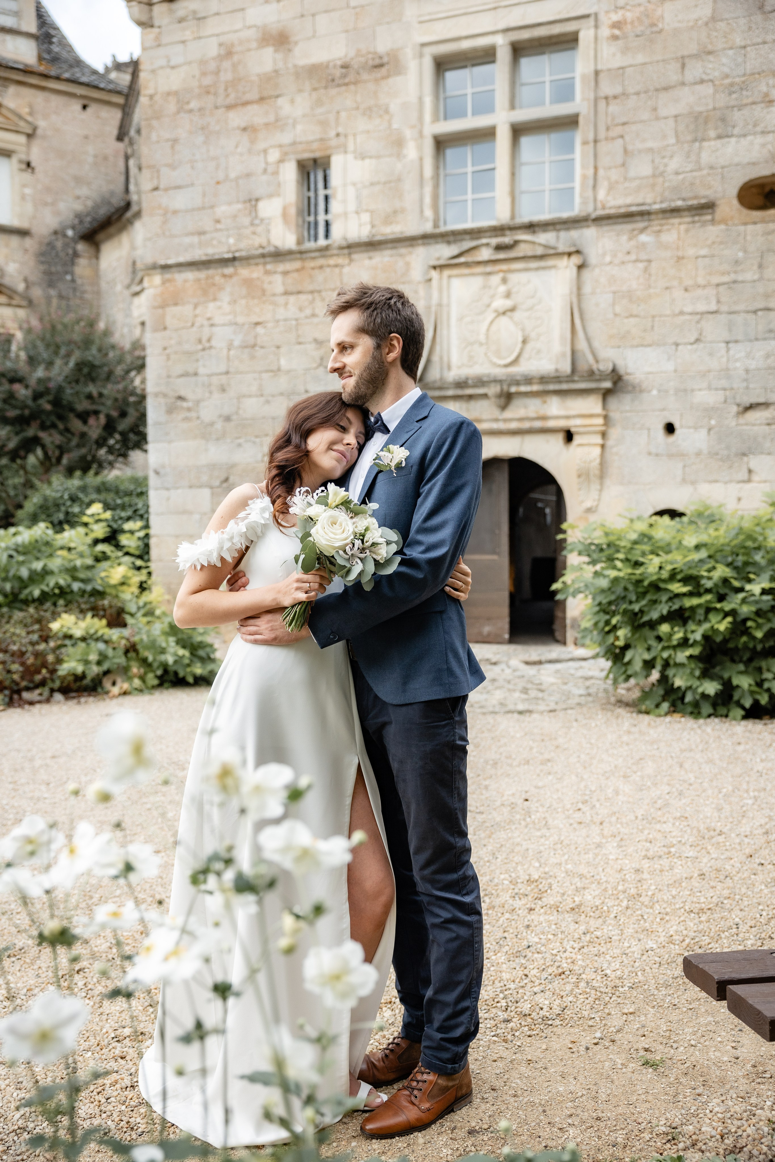 French Chateau Wedding. Elopement at Château de Cénevières. Eugénie Smirnova — your photographer in Toulouse and southwest France