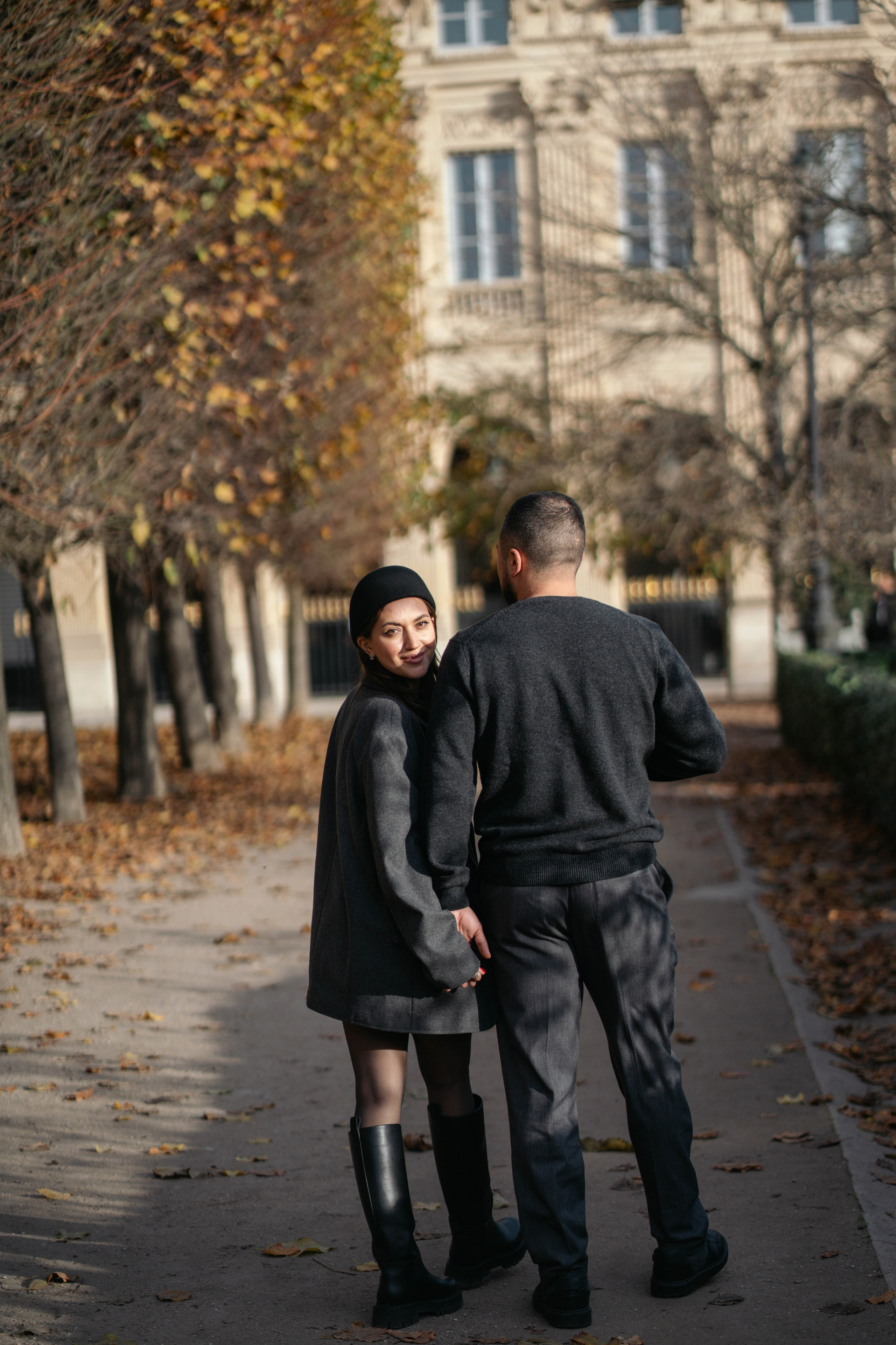 осенняя фотосессия пары в Palais Royal