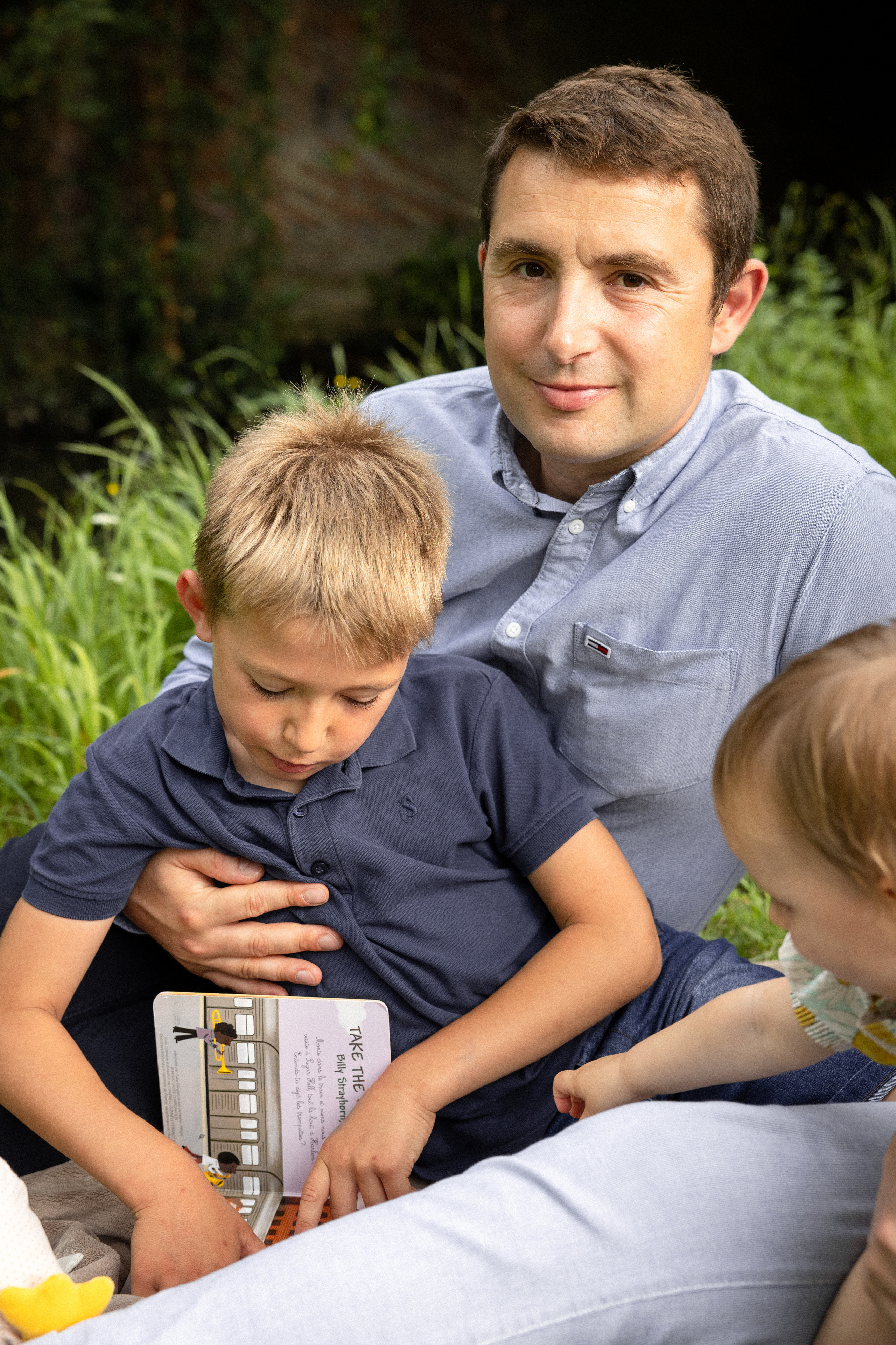 Séance photo de famille lifestyle à Toulouse. Eugénie Smirnova — photographe à Toulouse et dans le sud-ouest de la France